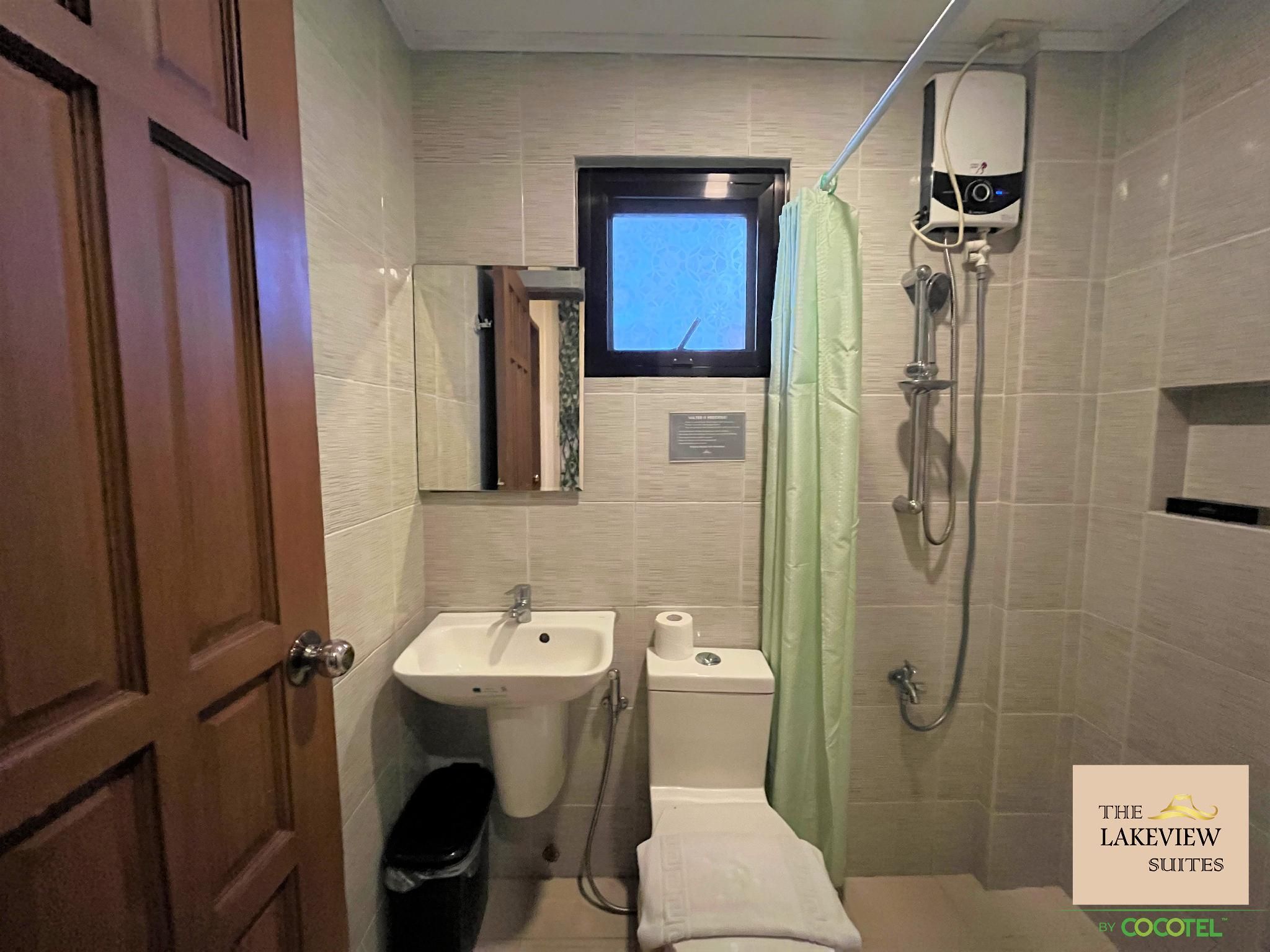 The Lakeview Suites  Deluxe Room with Jacuzzi 2