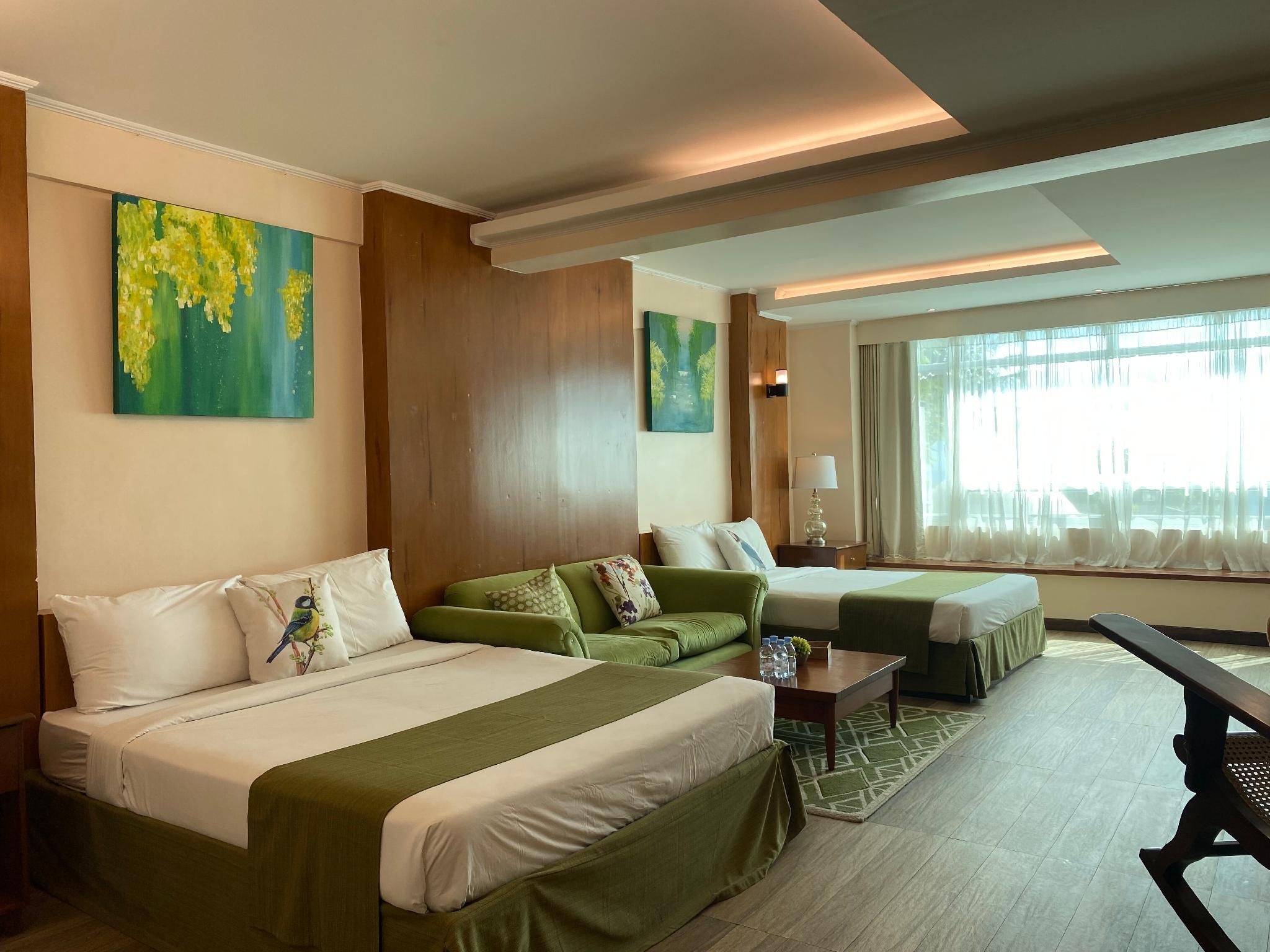 The Lakeview Suites  Family Suite