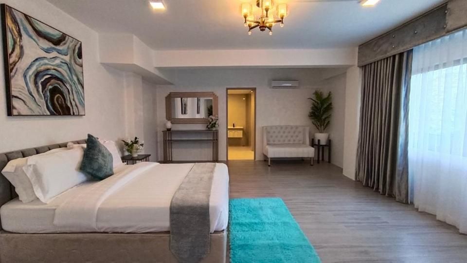 Deluxe Family Suite