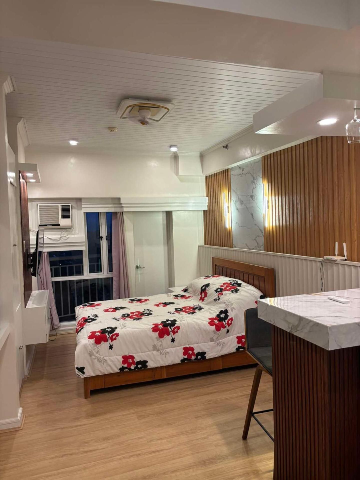 Studio Apartment with Queen Bed