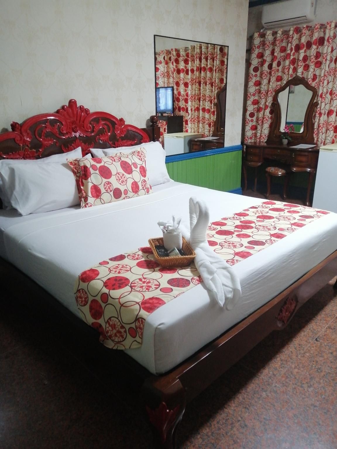 Deluxe King Room