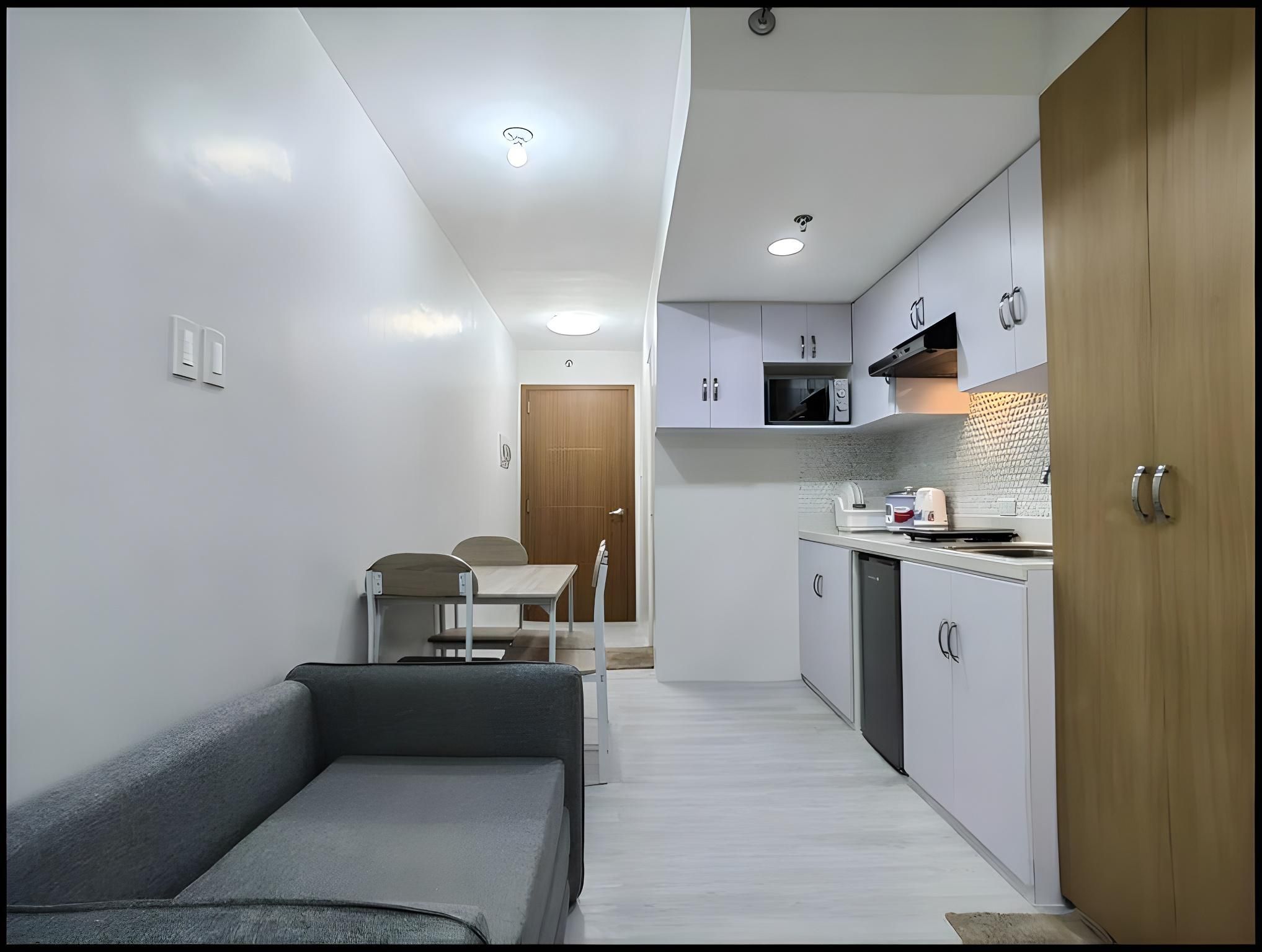 Summer10th Pinesuites Scandi Minimalist Deluxe Studio with Garden View 2