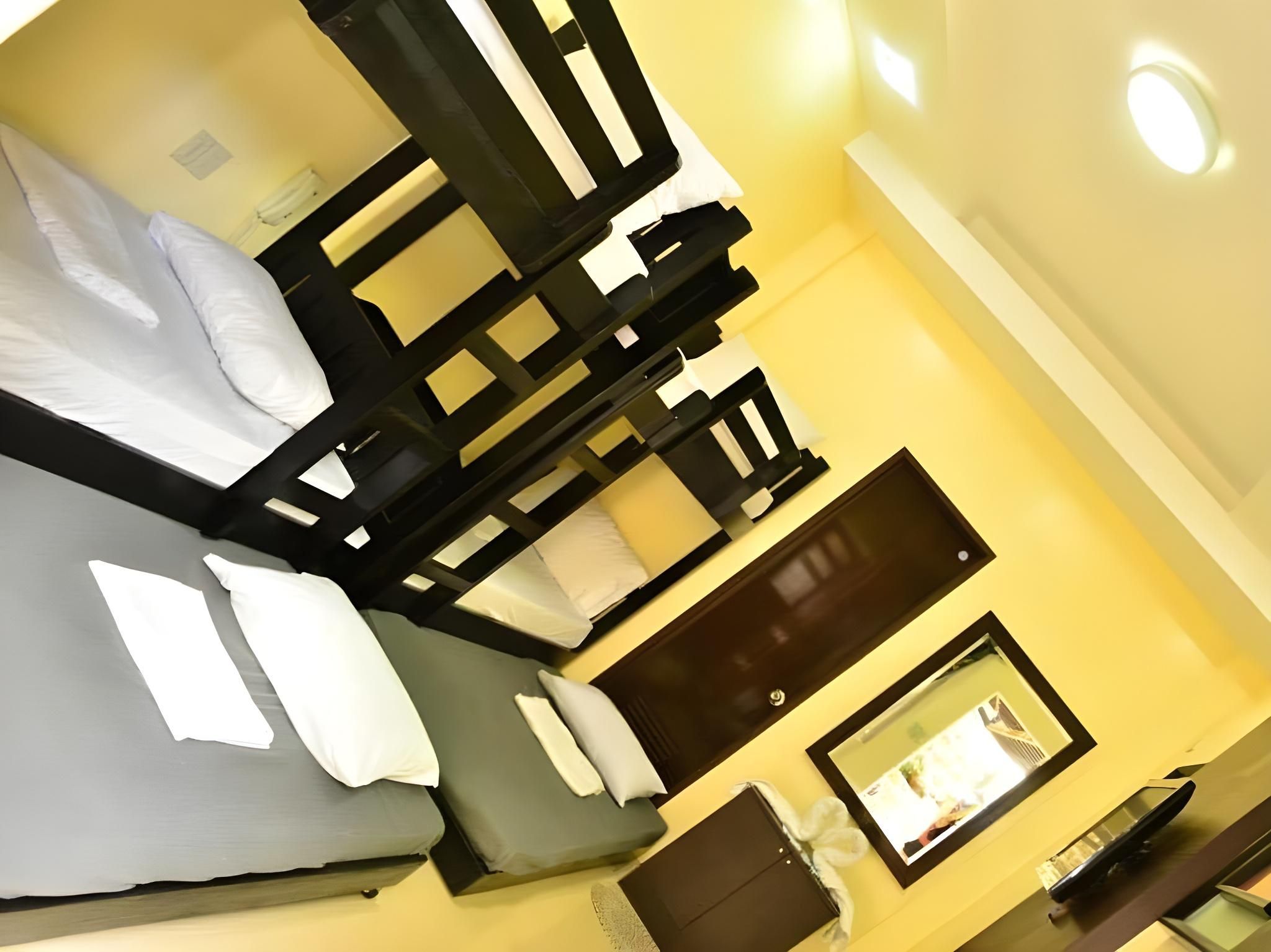 El Renzo Hotel Tagaytay Double Decker Bed Room