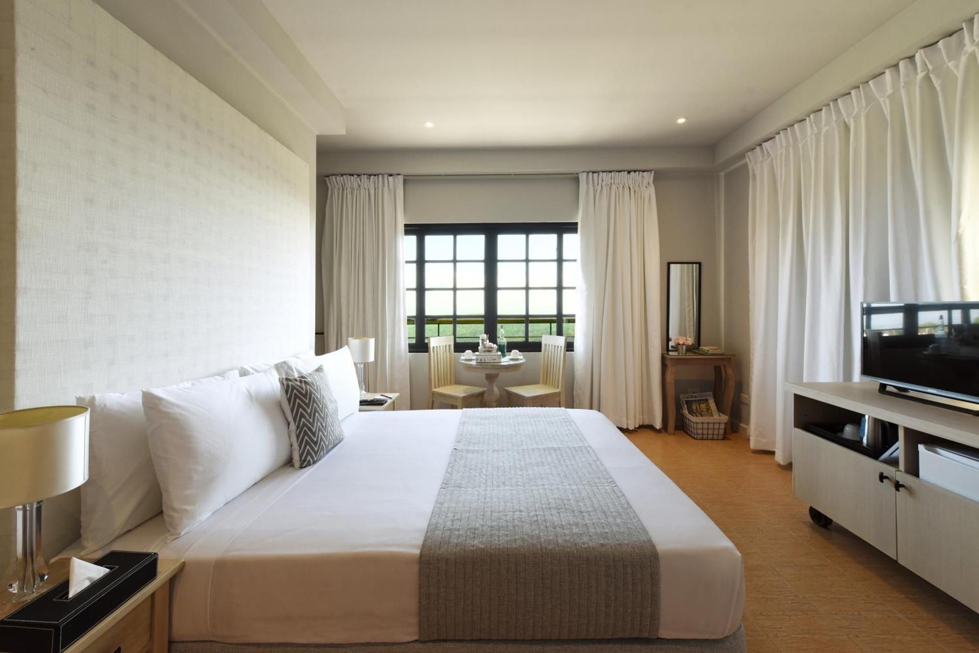 Deluxe Queen Room