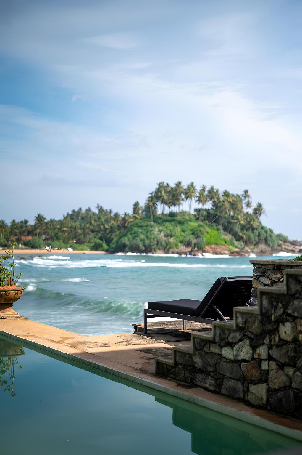 swimming pool [outdoor]