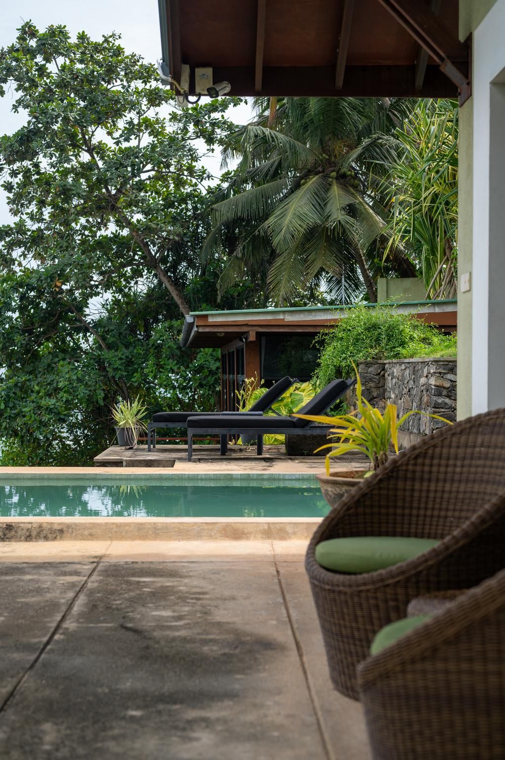 swimming pool [outdoor]