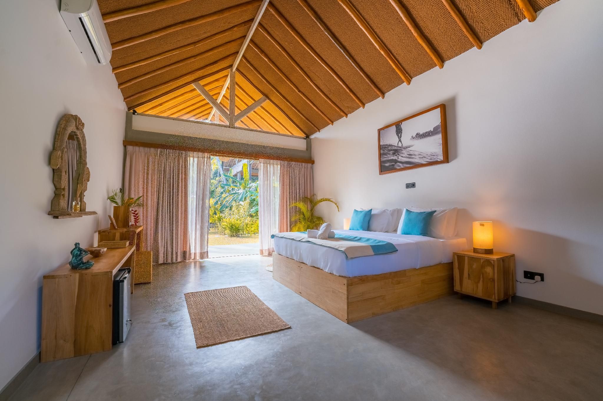 Cabana Twin or King Room with Pool View