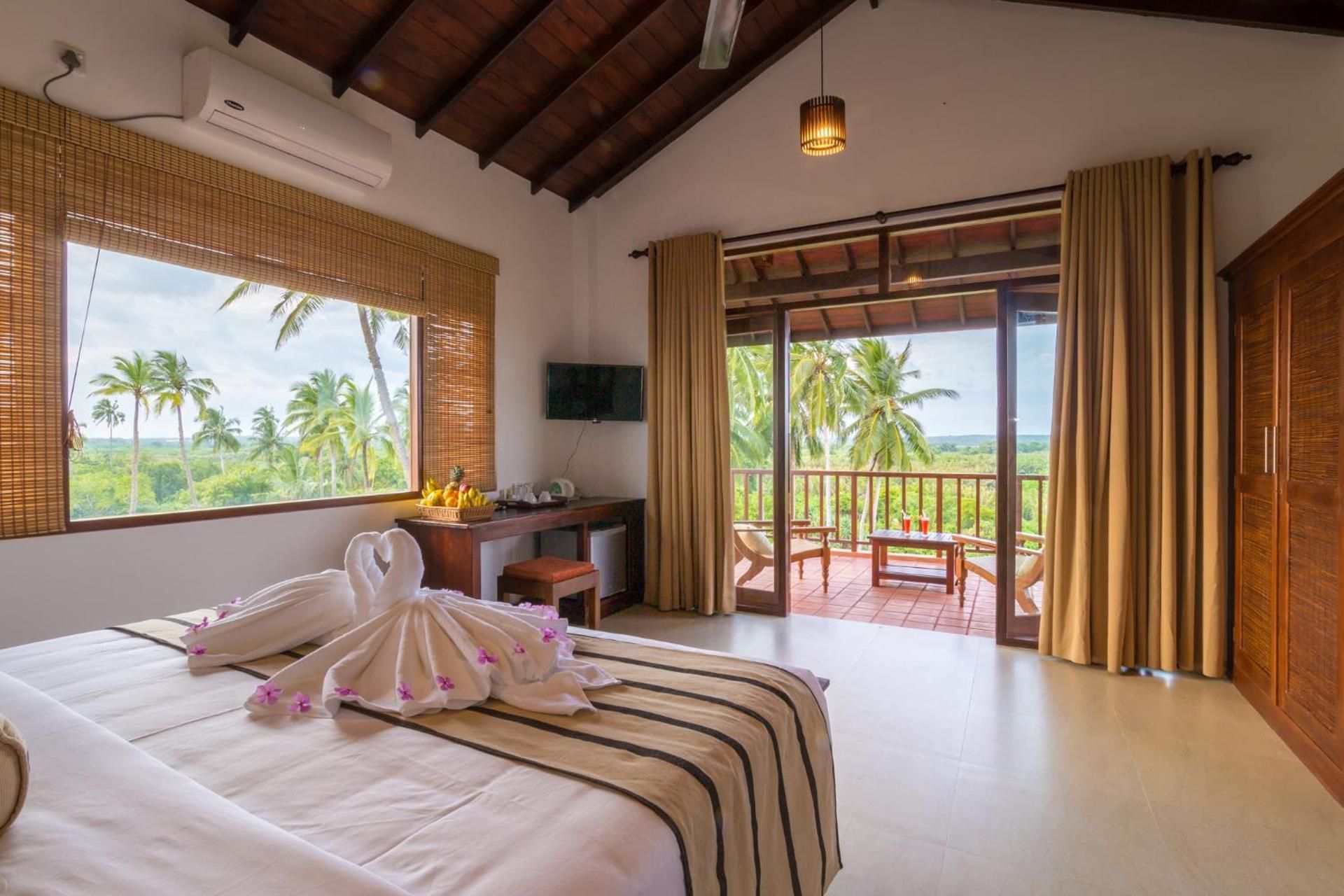 Deluxe Double or Twin Room with Lake View