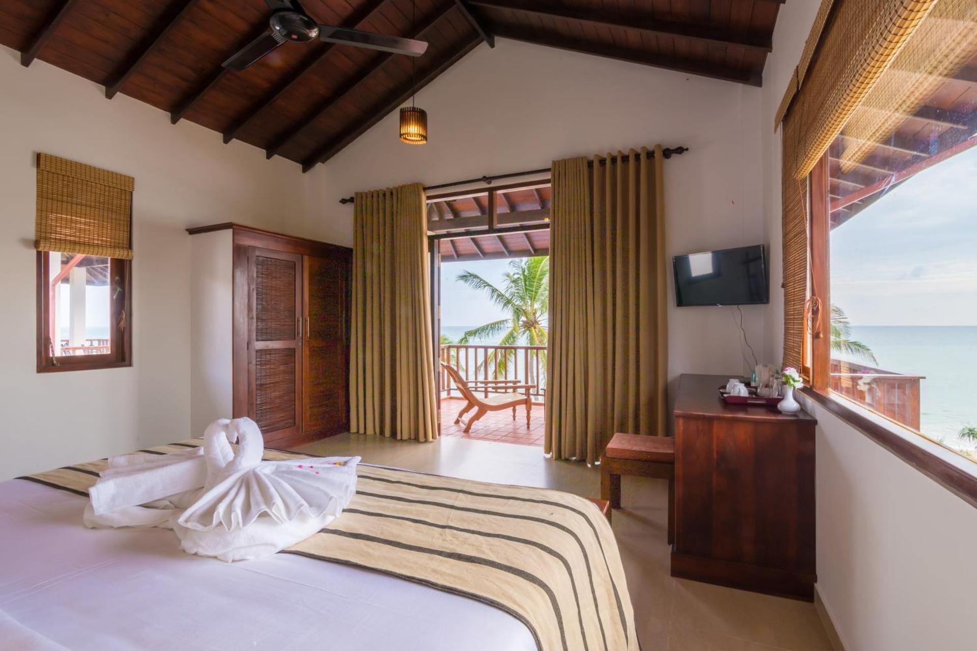 Deluxe Double Room with Balcony and Sea View