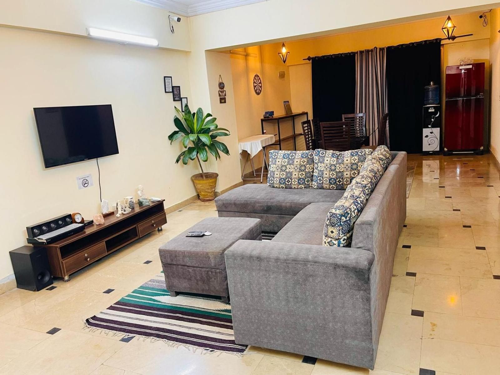 shared lounge/tv area