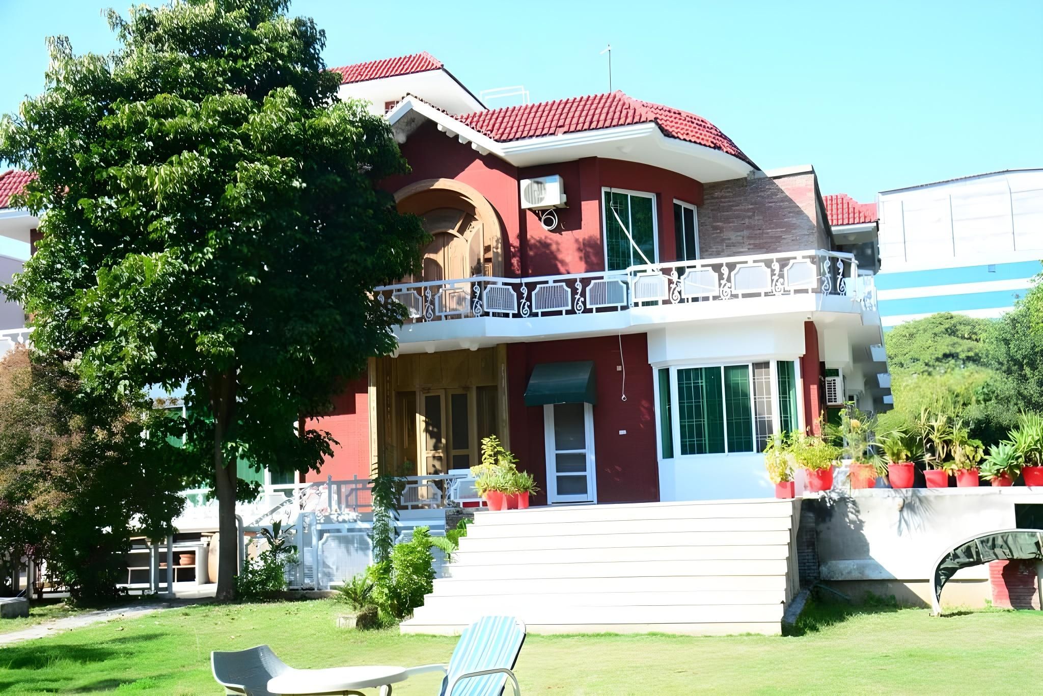 Baani Signature Hotel