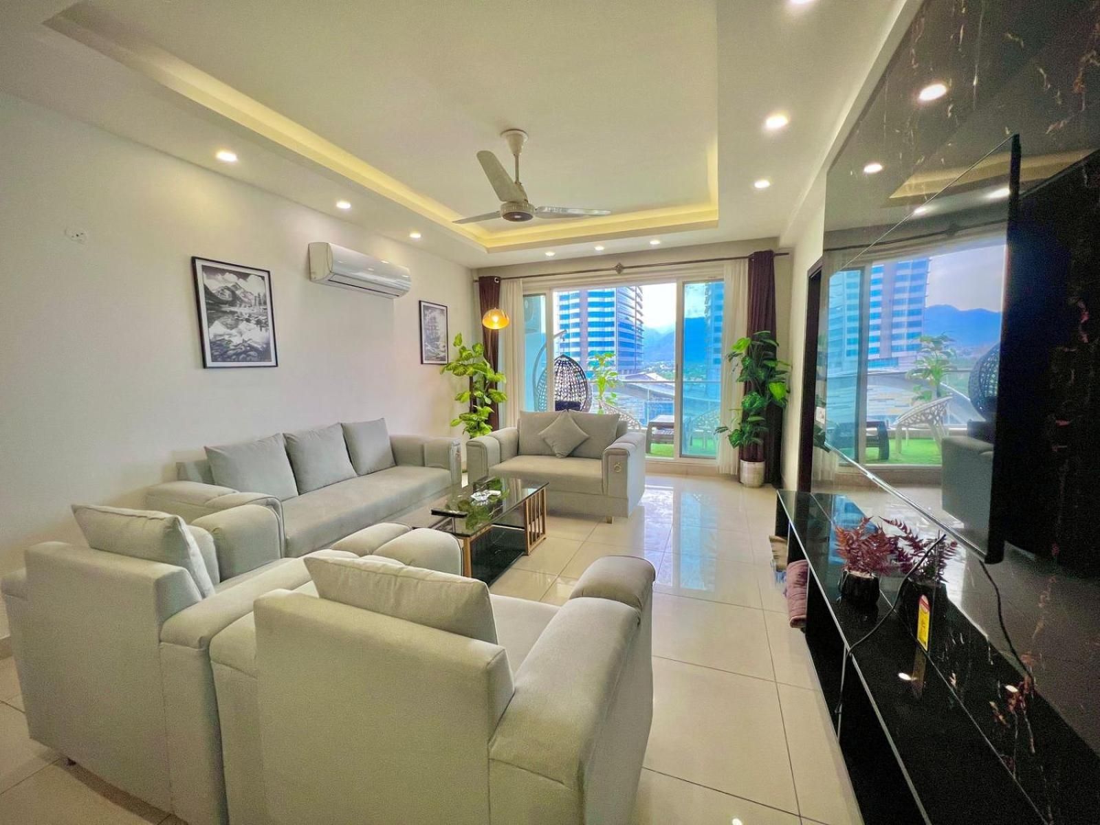 shared lounge/tv area