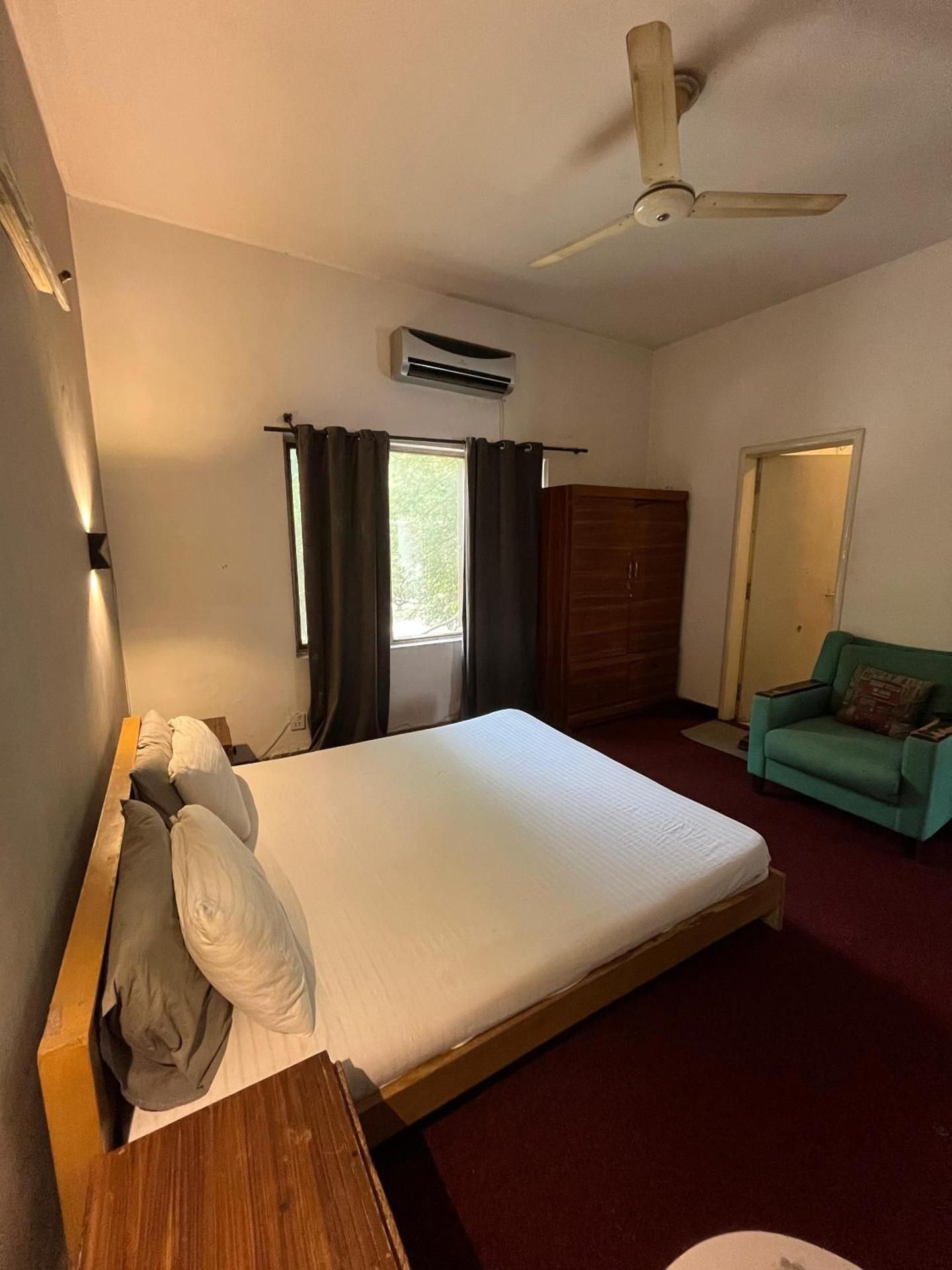 Durrani Lodges - Guest House G11 Deluxe Balcony 2