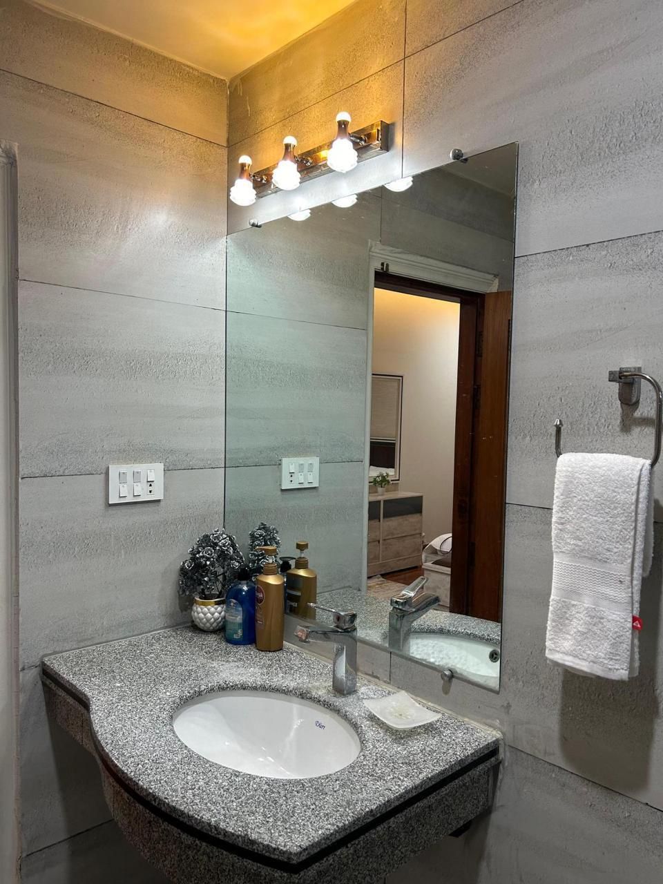 816c775e2dbec1fc5b1d018aea8733b4