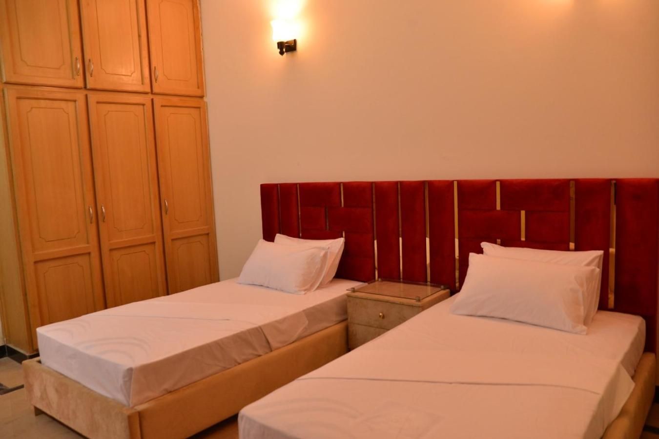 Redbury Inn Guesthouse Standard Twin Room 3