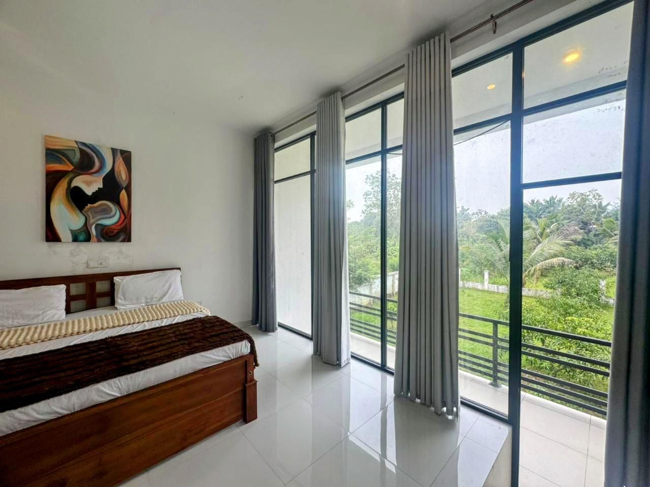 Deluxe - 1 Queen Bed