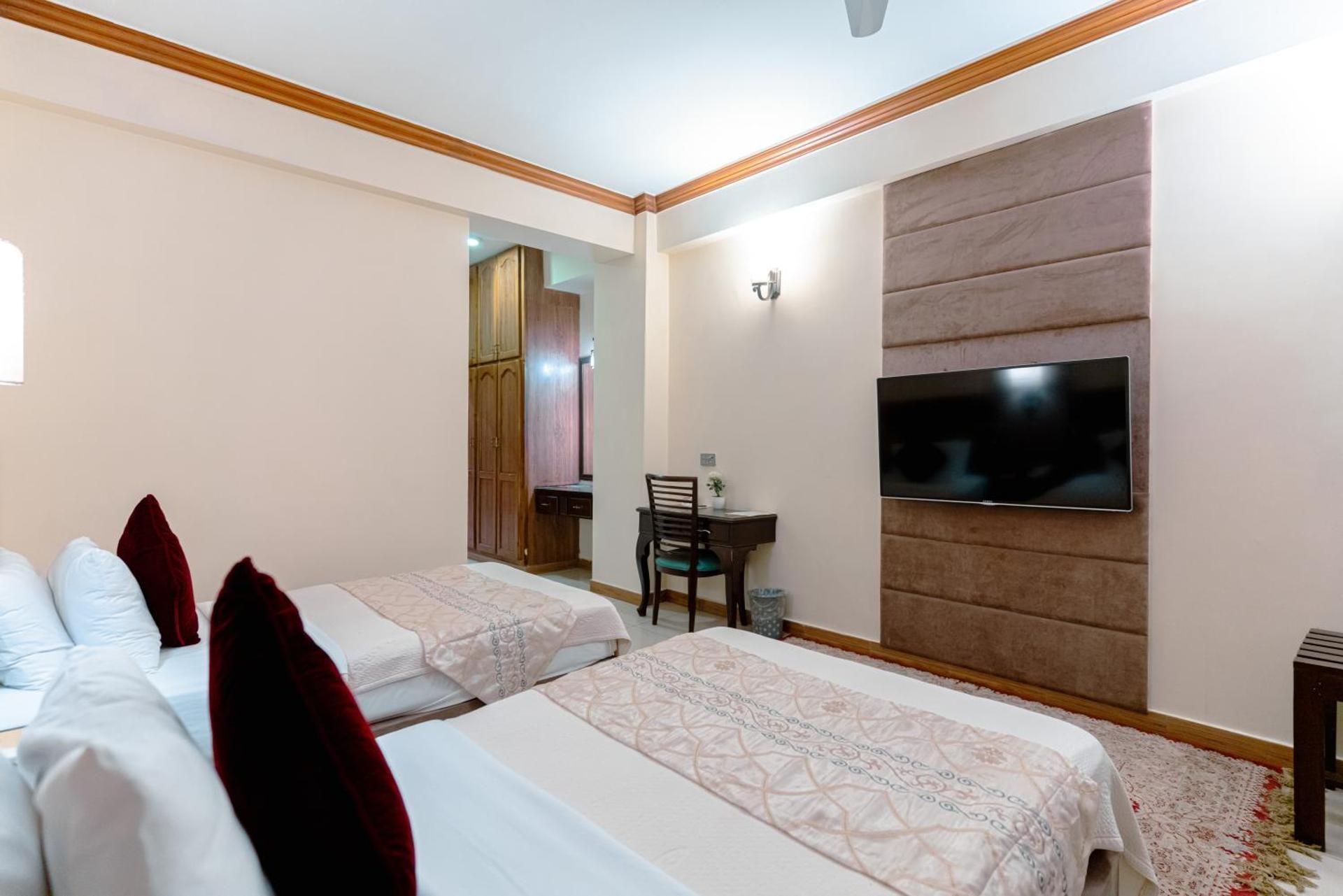 Shelton's Rezidor Peshawar Superior Family