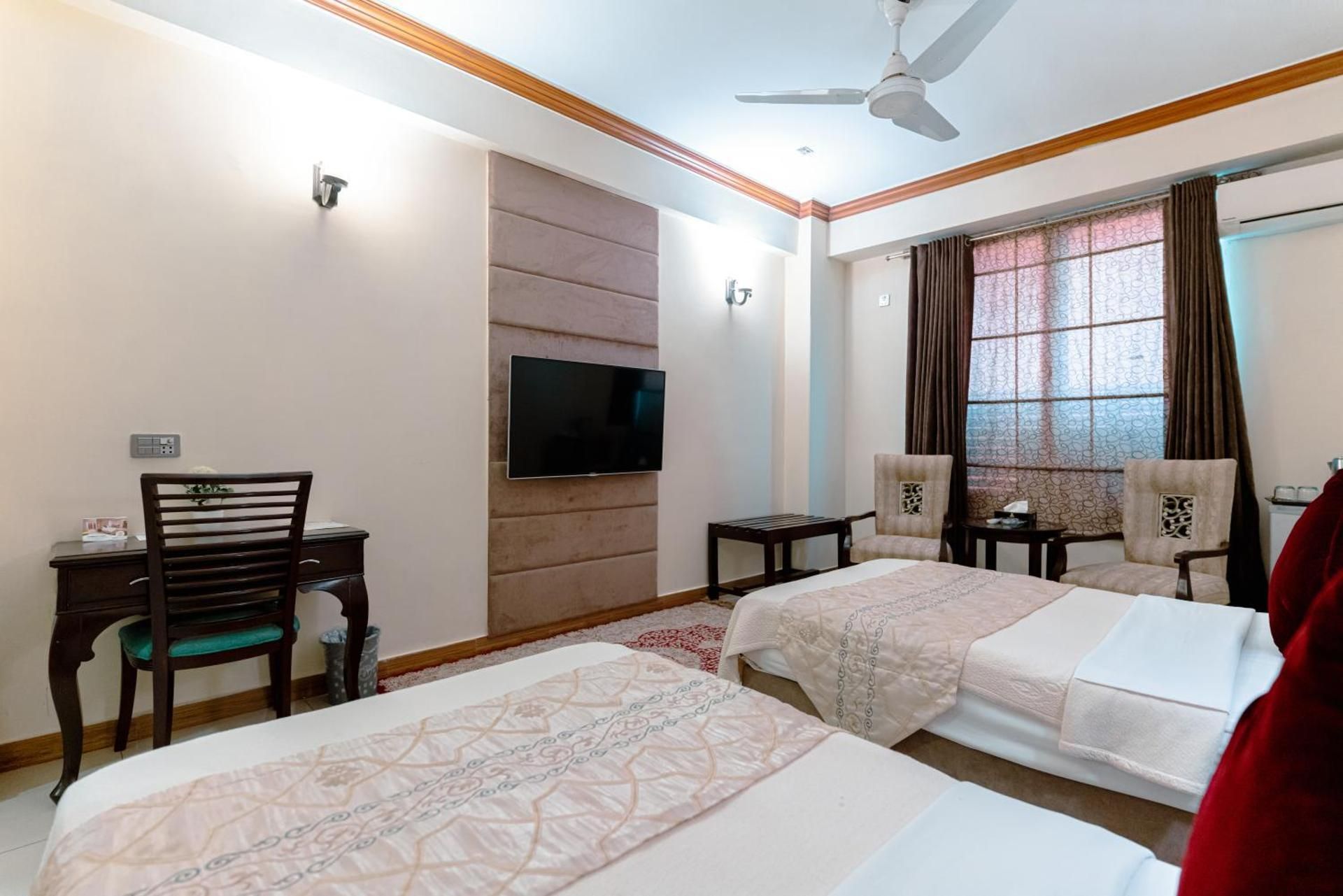 Shelton's Rezidor Peshawar Superior Family 3