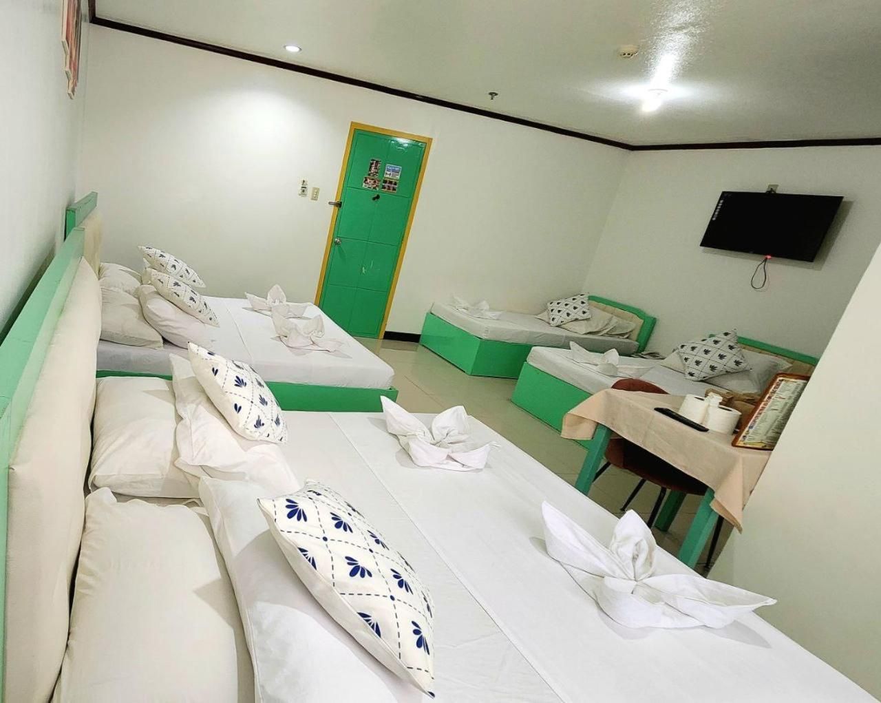 Demiren Hotel and Restaurant Family Room 3