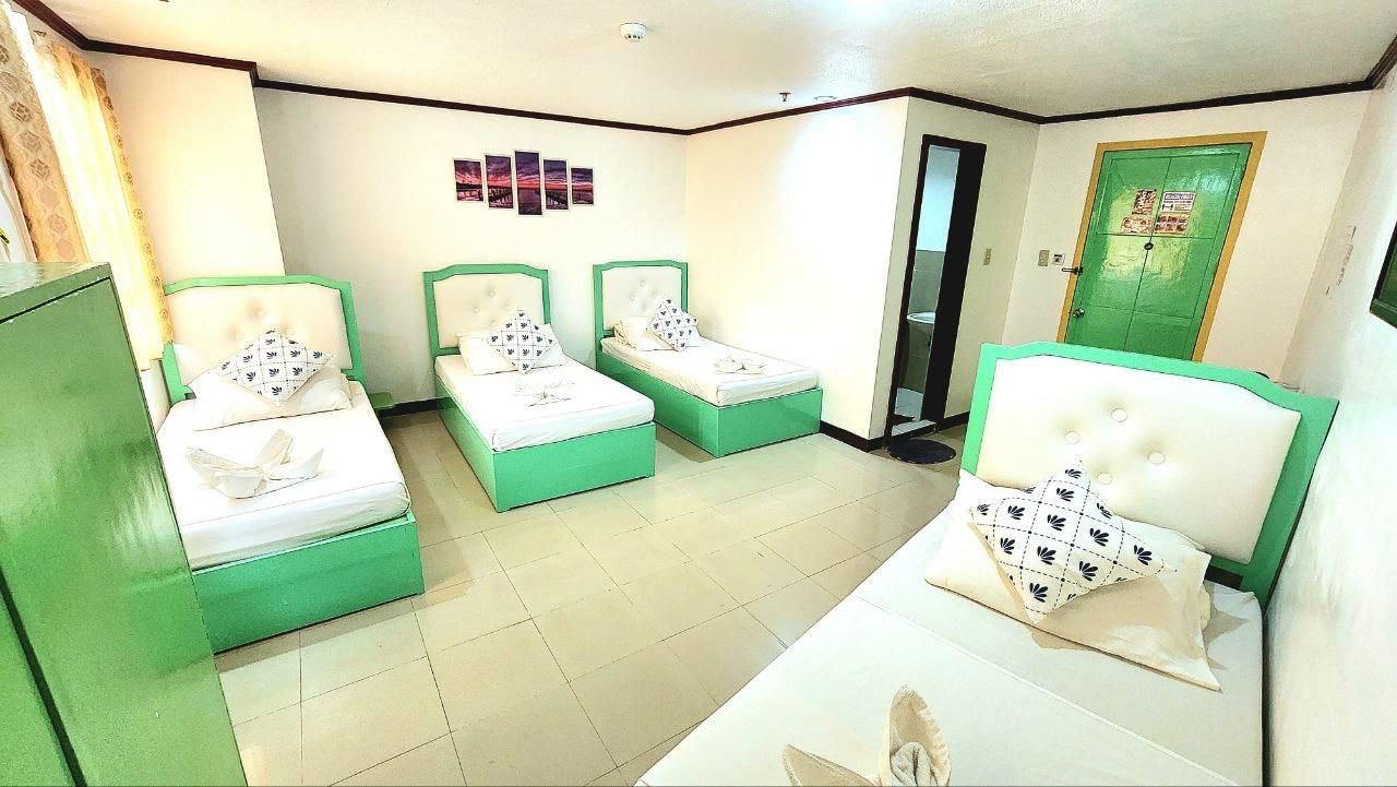 Demiren Hotel and Restaurant Quadruple Room