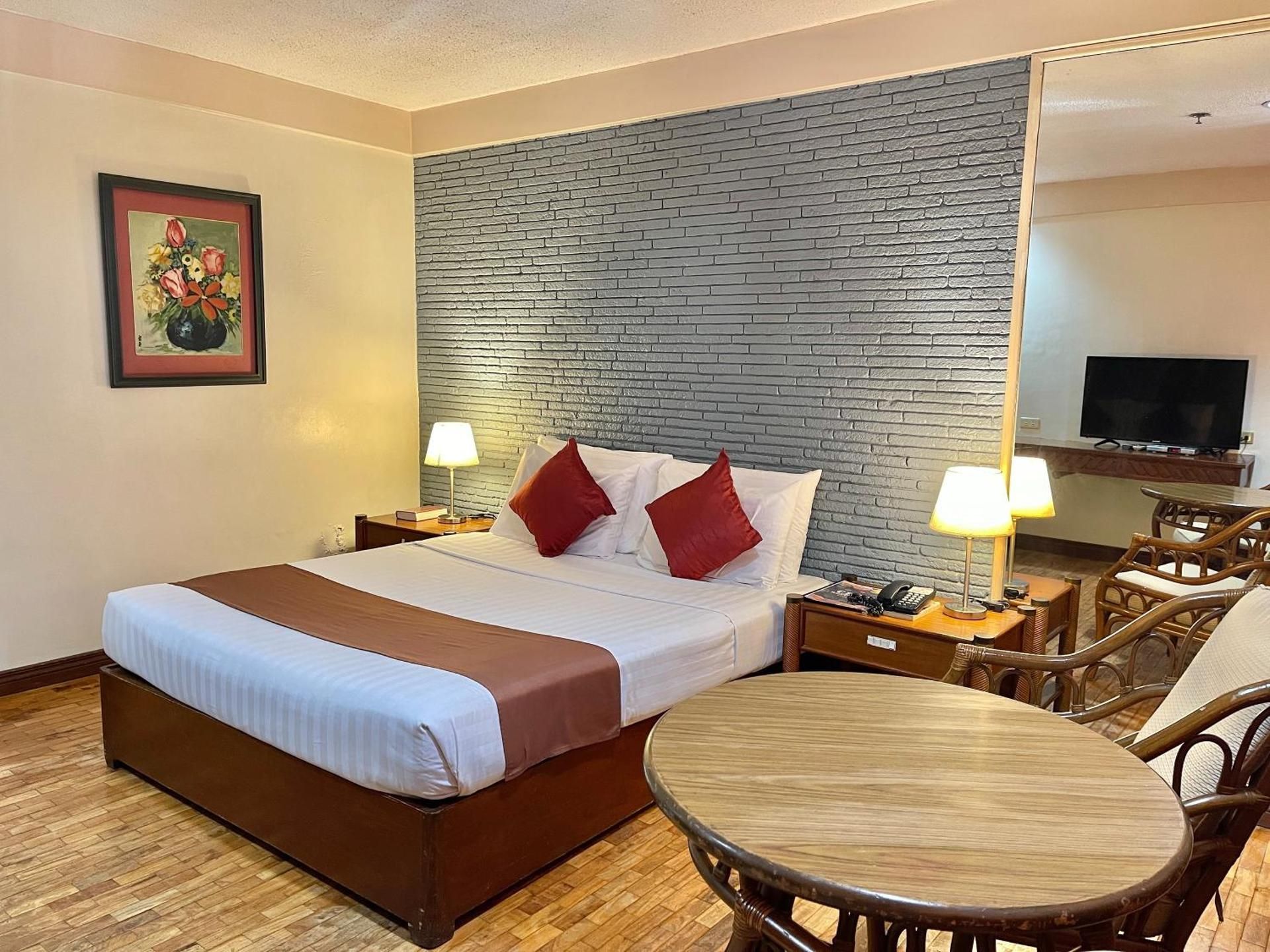 The VIP Hotel Cagayan De Oro Deluxe Queen 2