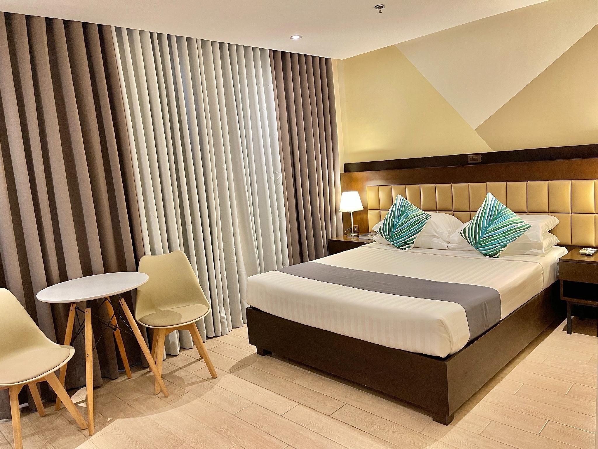 Private Queen Room