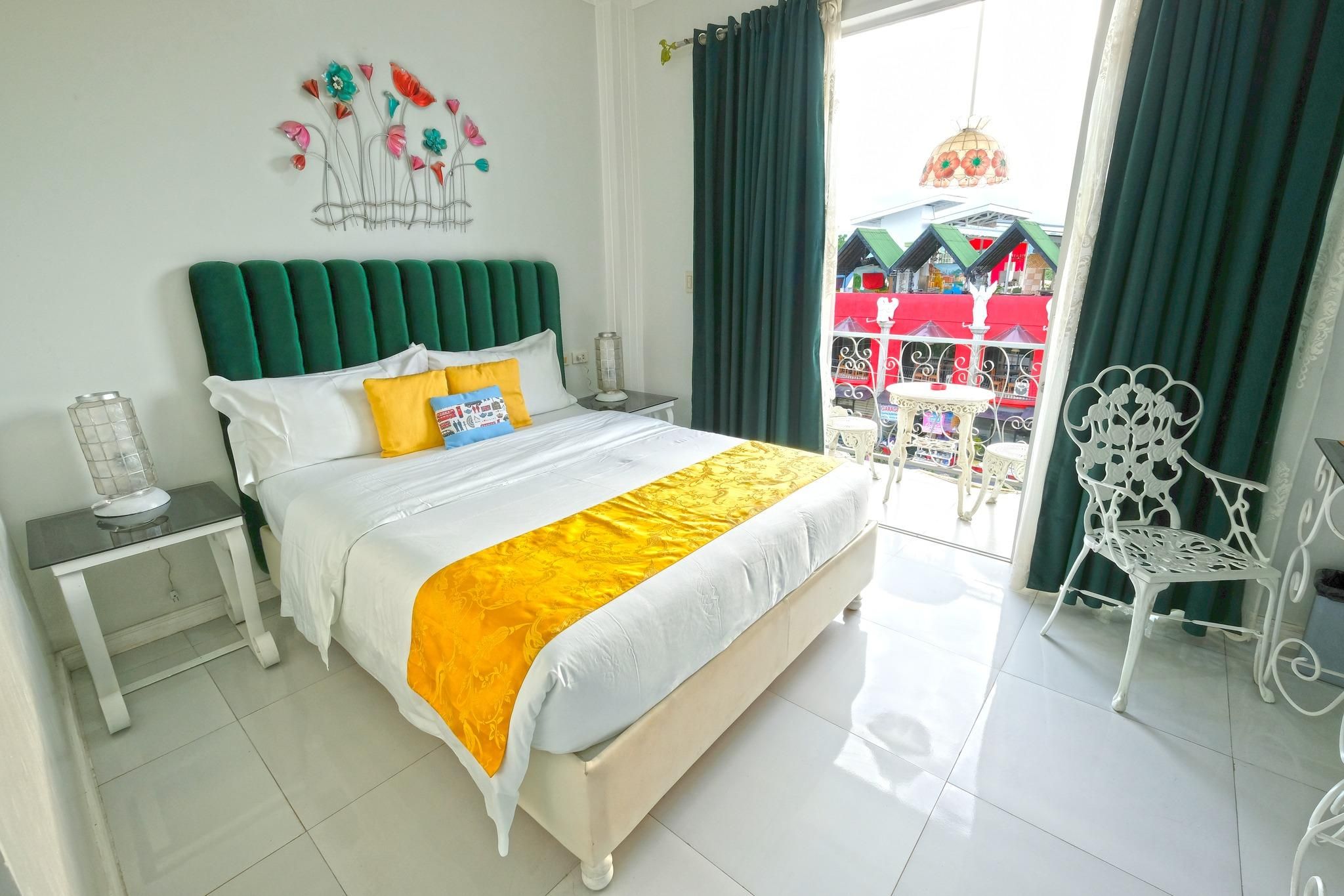 Deluxe Queen Room Terrace - Low Floor