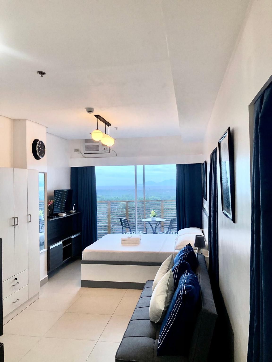 Studio with Balcony and Sea View