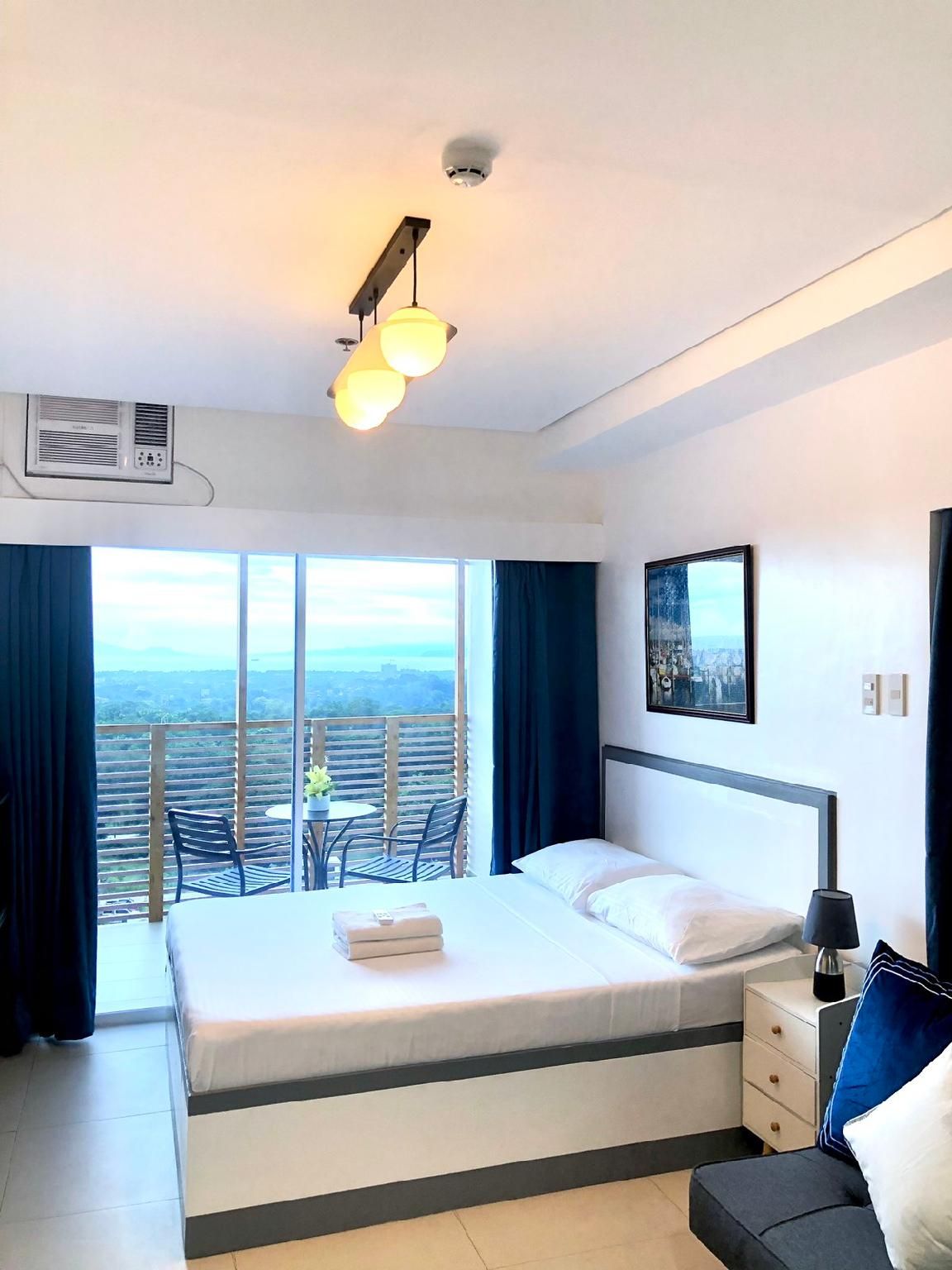 Studio with Balcony and Sea View
