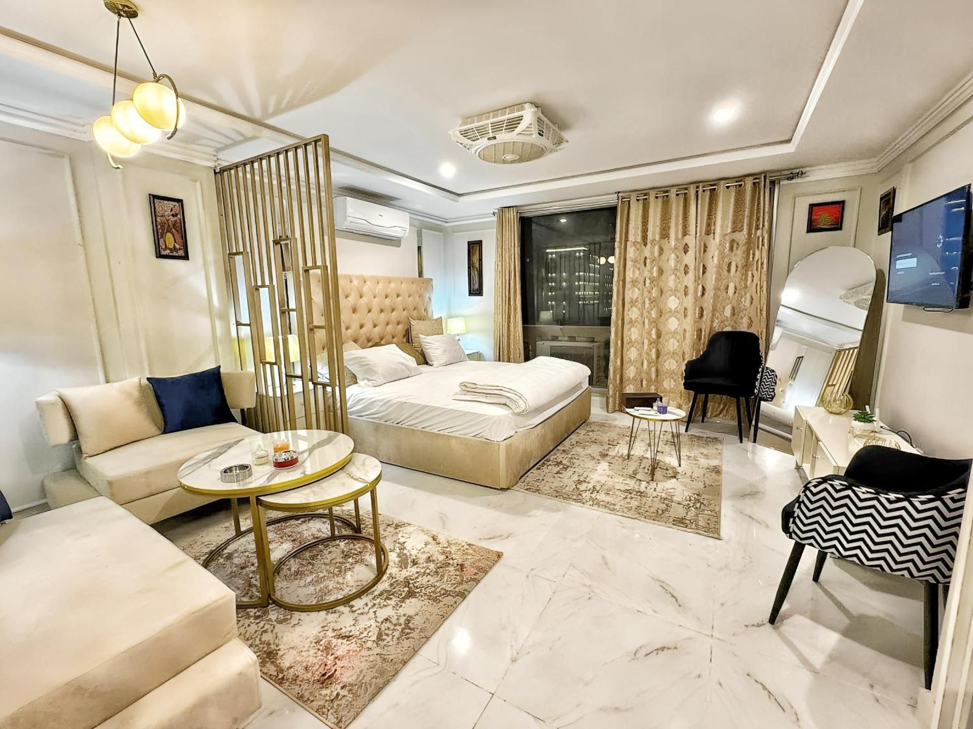 One-Bedroom Apartment