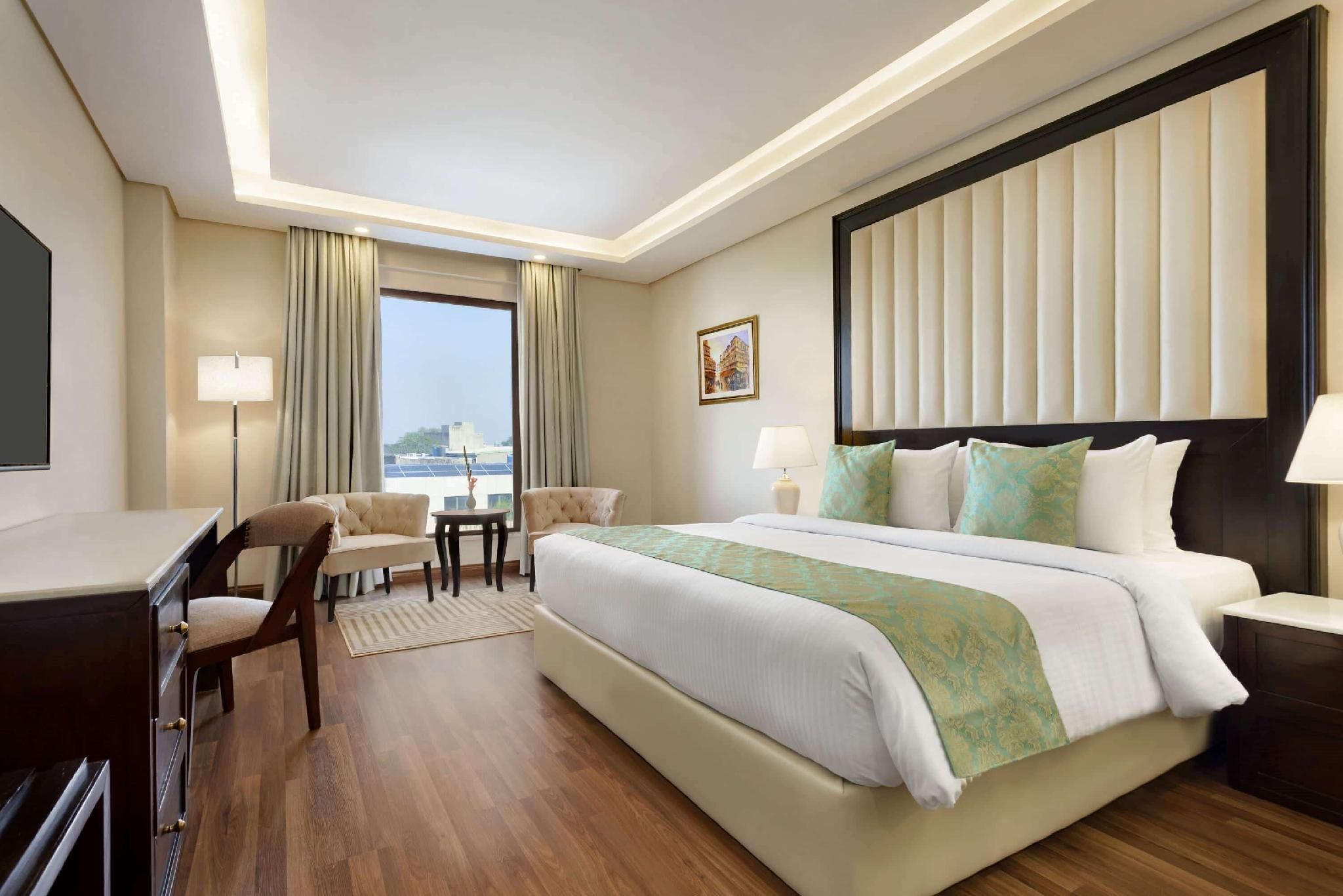 1 King Bed, Deluxe Room, Non-Smoking