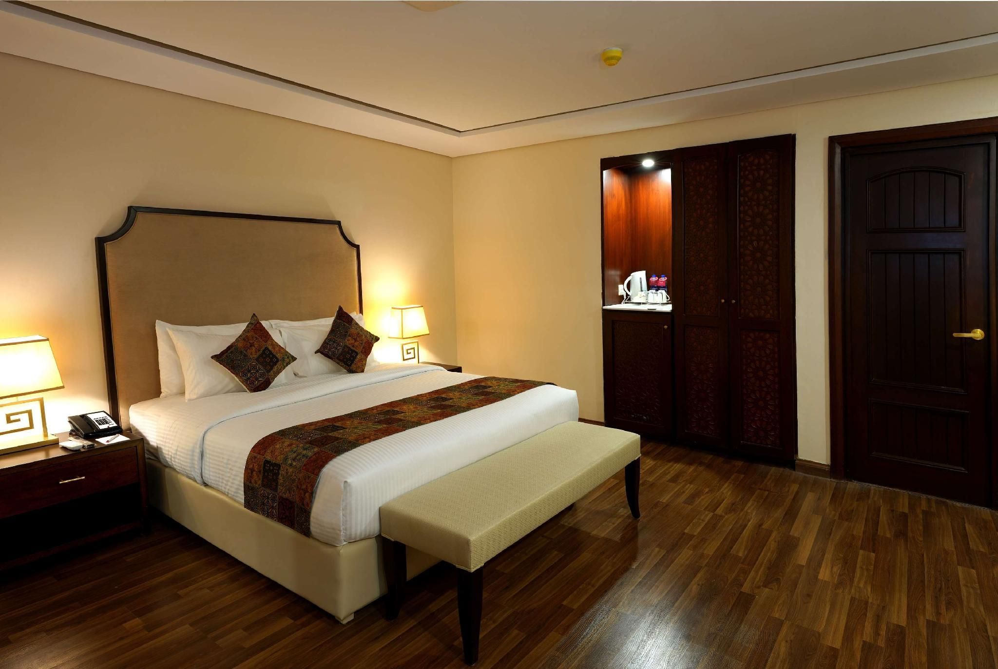 1 King Bed, Junior Suite, Non-Smoking