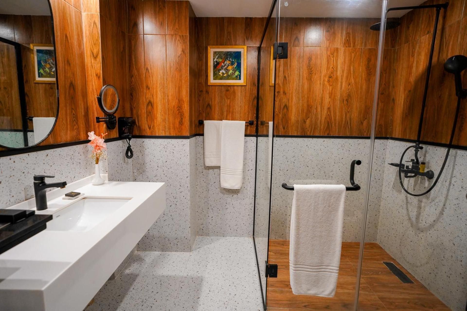 Nine Tree Luxury Hotel & Suites Lahore Superior Twin Room 3