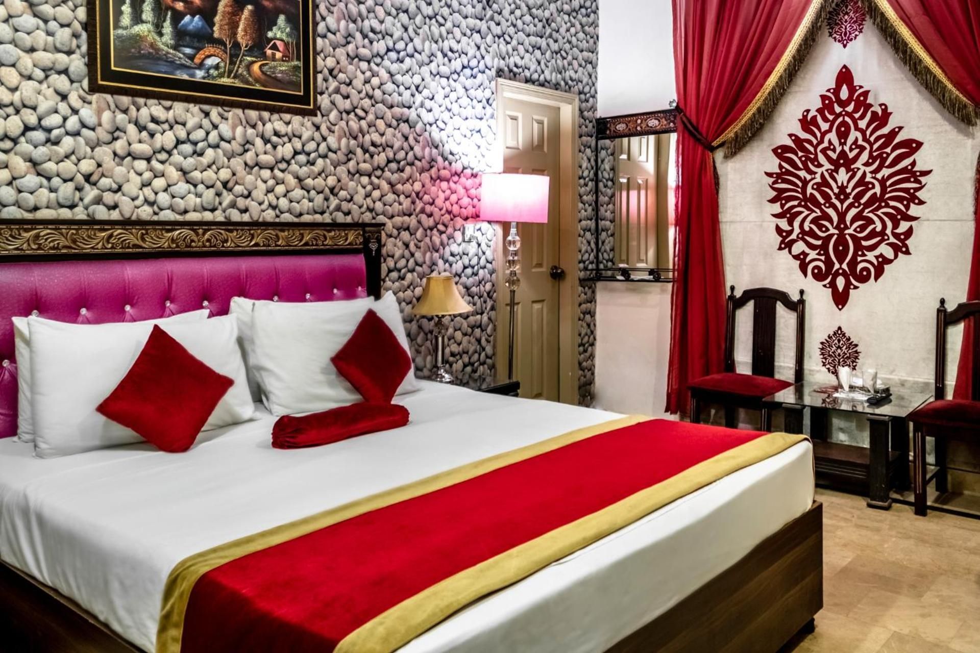 Rose Palace Hotel, Garden Town Deluxe King Room 2