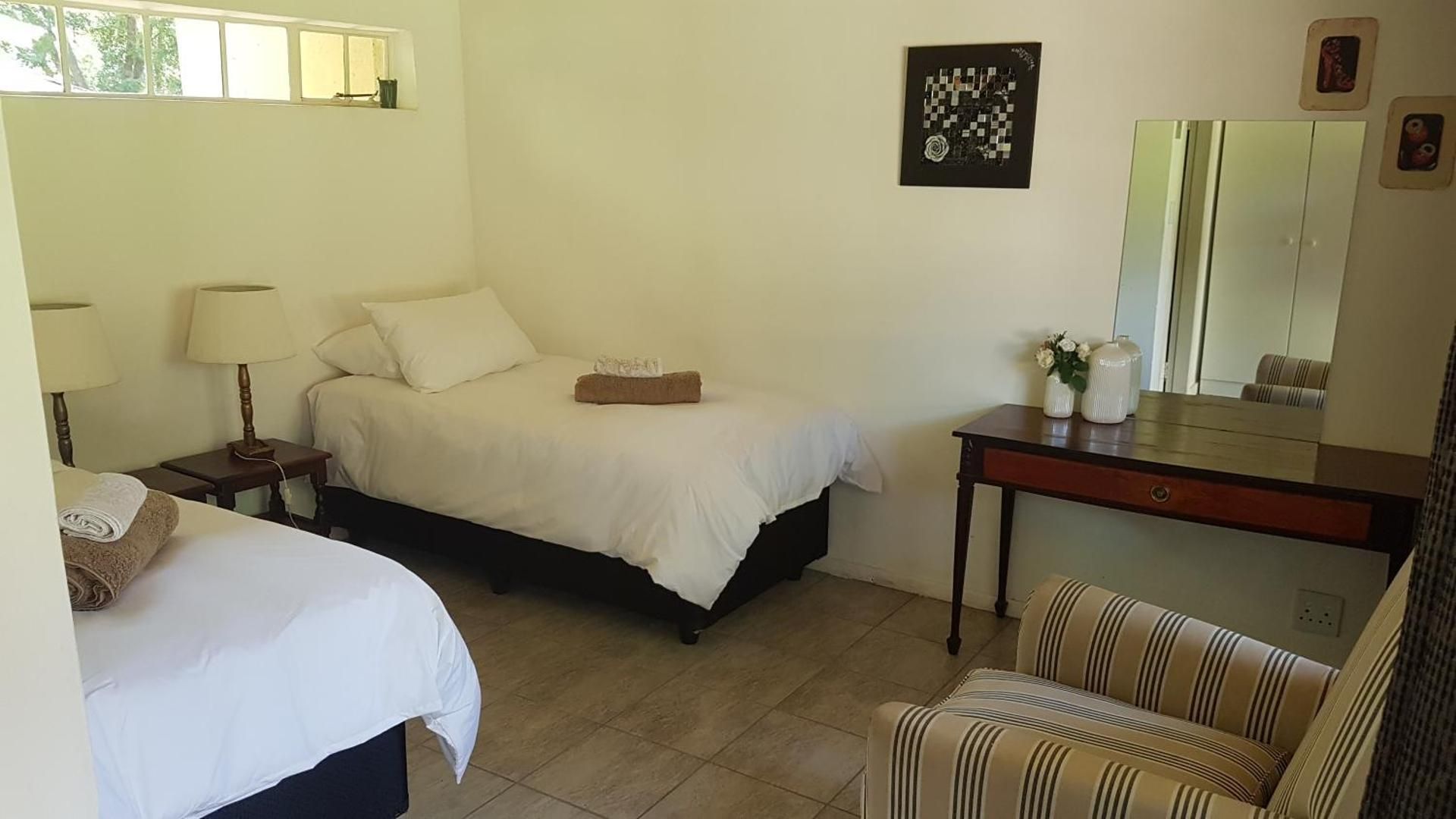 Wayside Lodge Twin Room