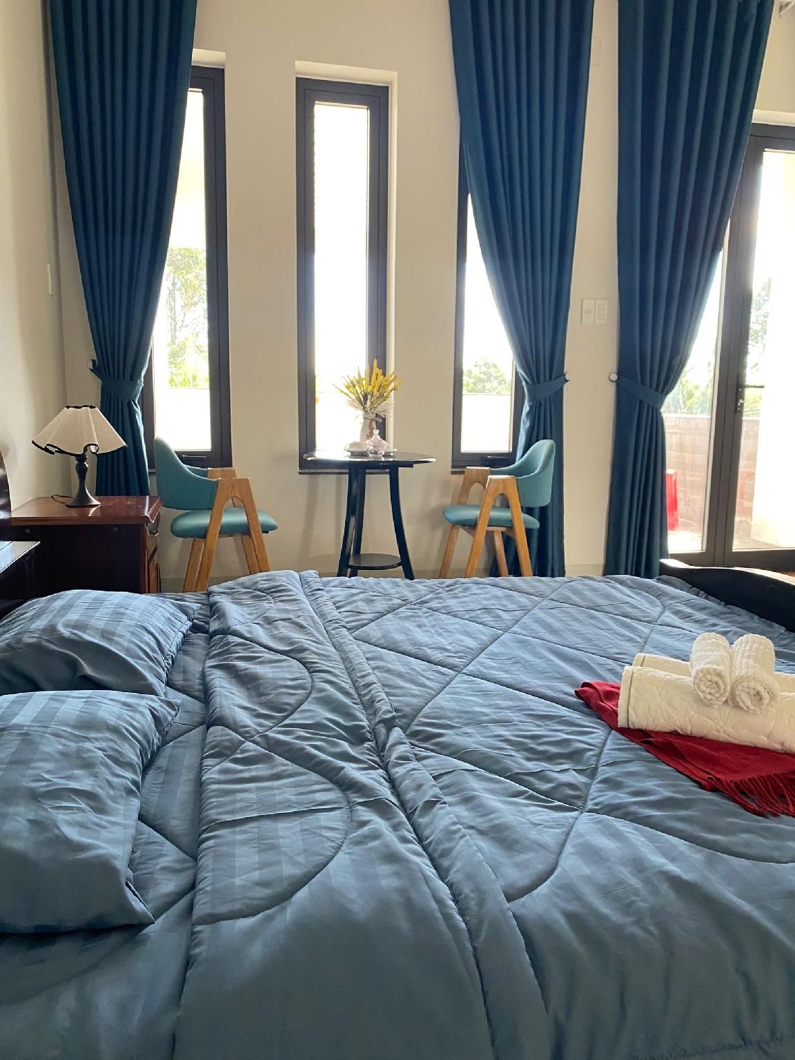 1 Queen Room