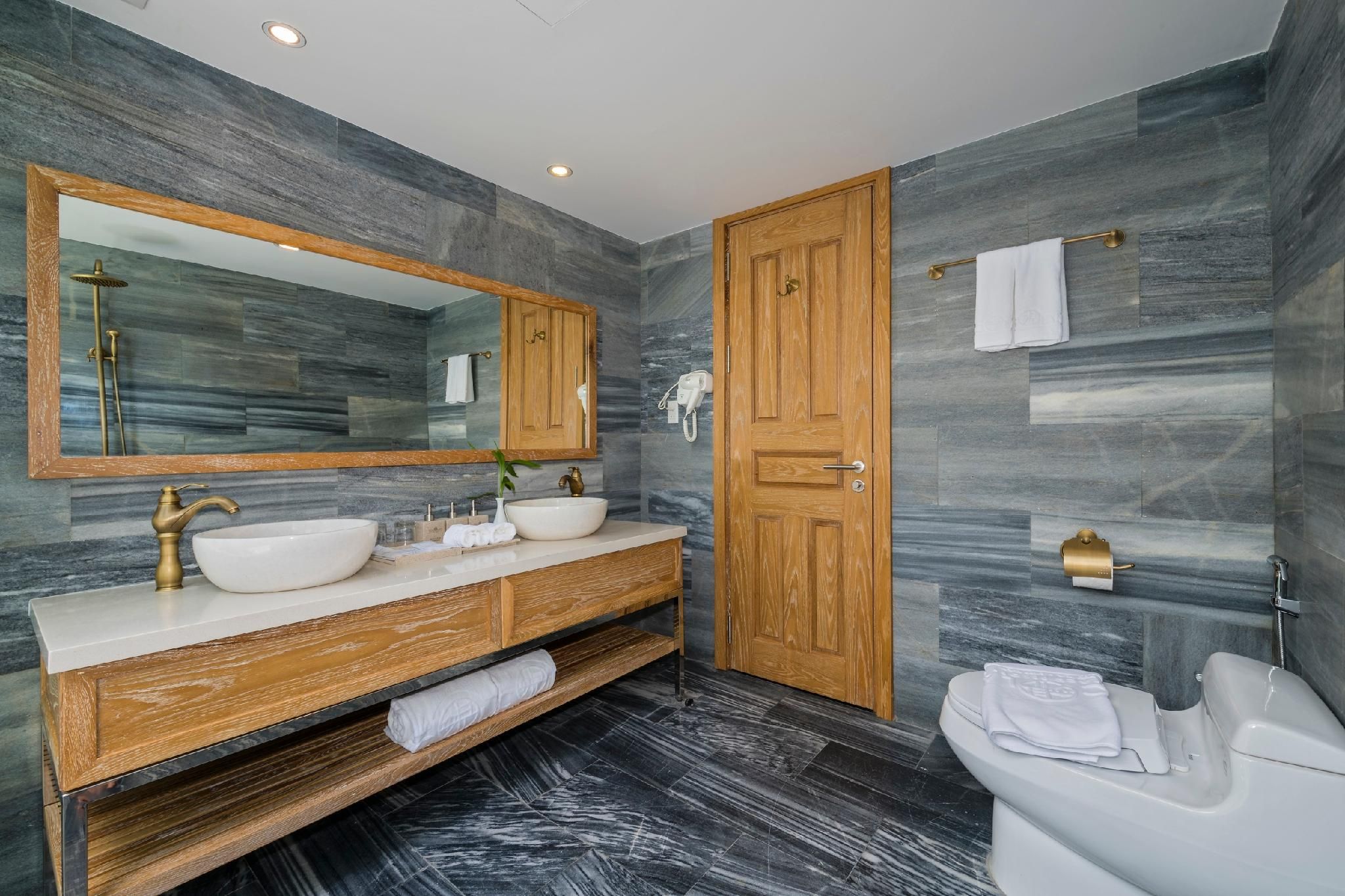 CocoLand Thu Xa Ancient Town Resort Family Residence 5 Bedrooms 3