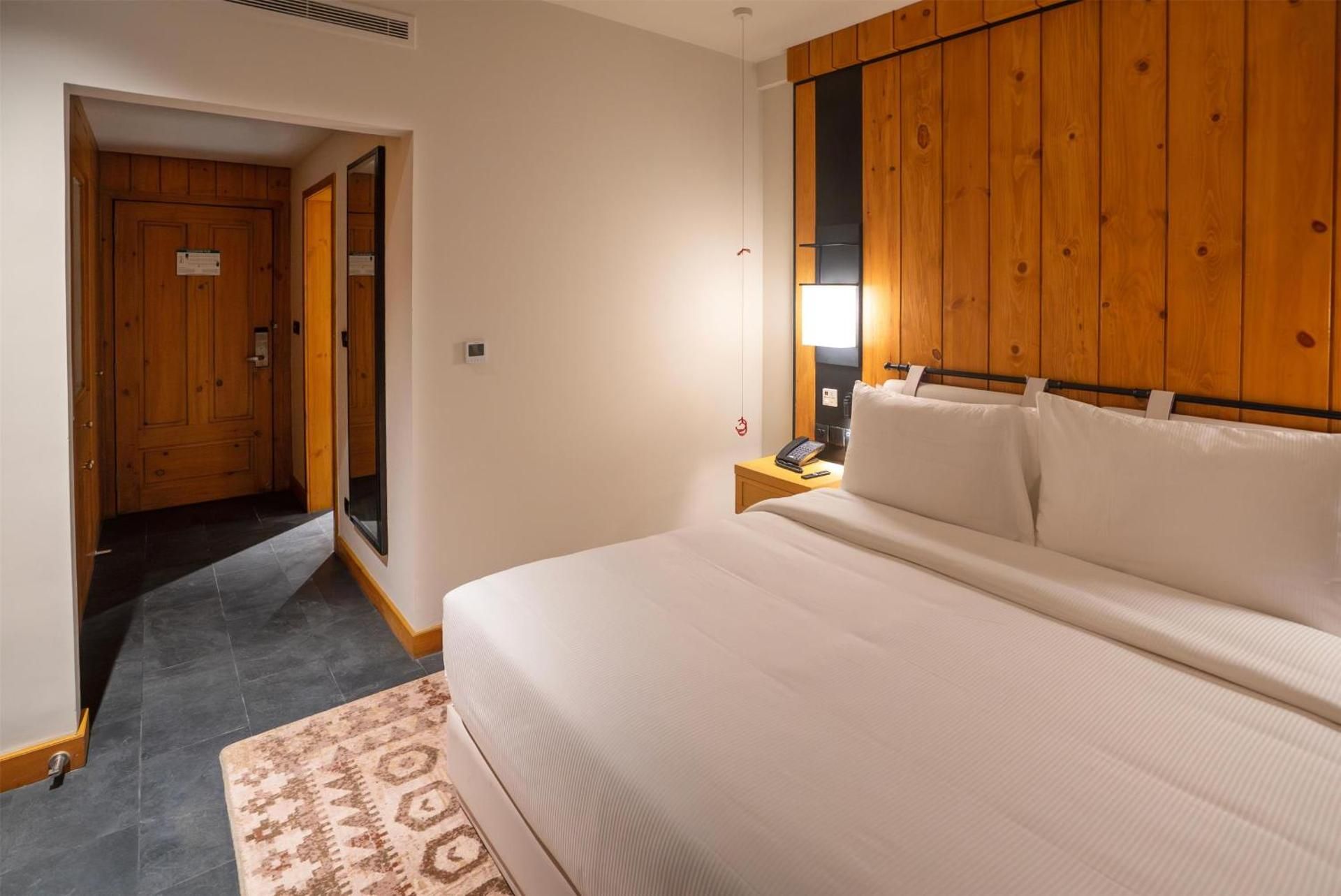 Doubletree By Hilton Nathiagali King Room - Mobility Accessible