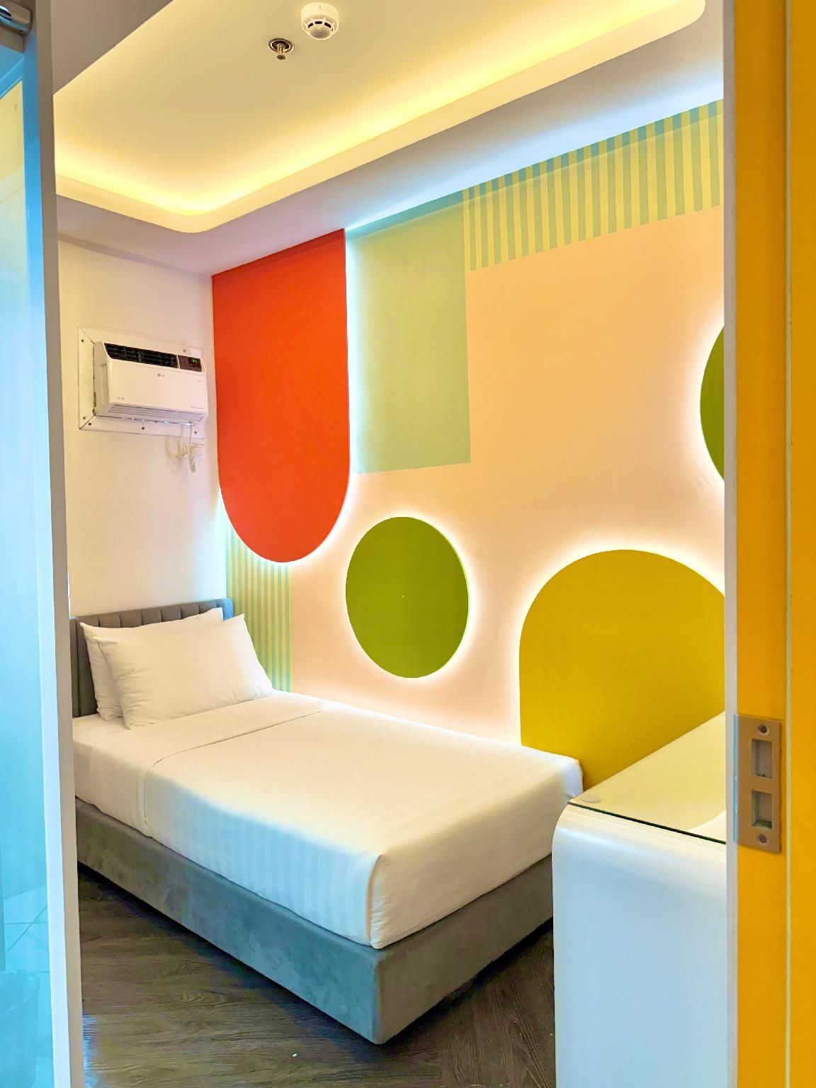 M.Y. Hotel Single Room