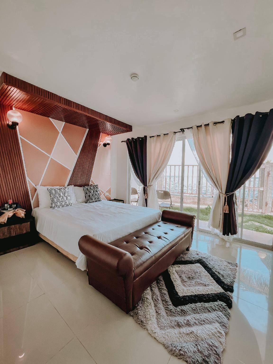 Executive Queen/Queen Guestroom Terrace