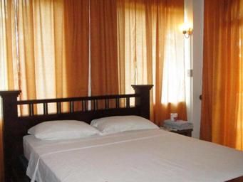 Standard Double Room with Shared Bathroom