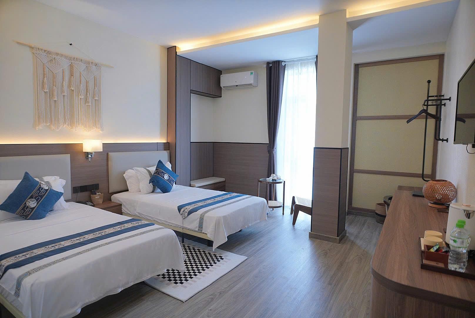 AMY HOTEL Deluxe Double or Twin