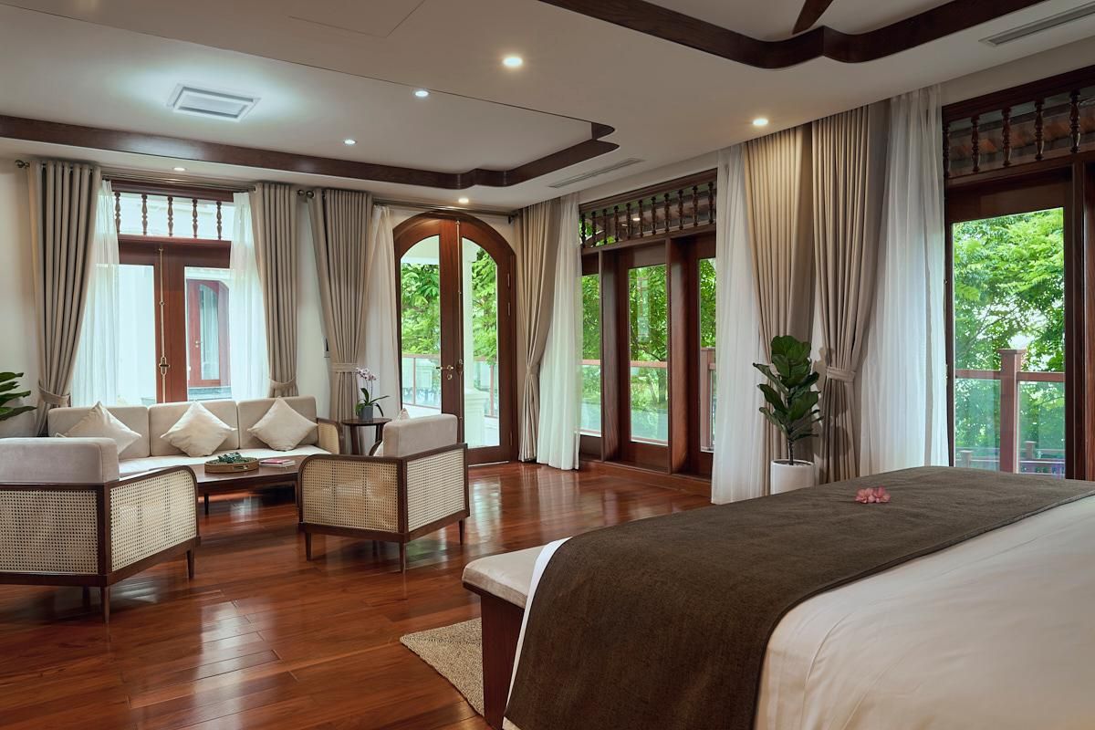 Luxury Suite with Bathtub