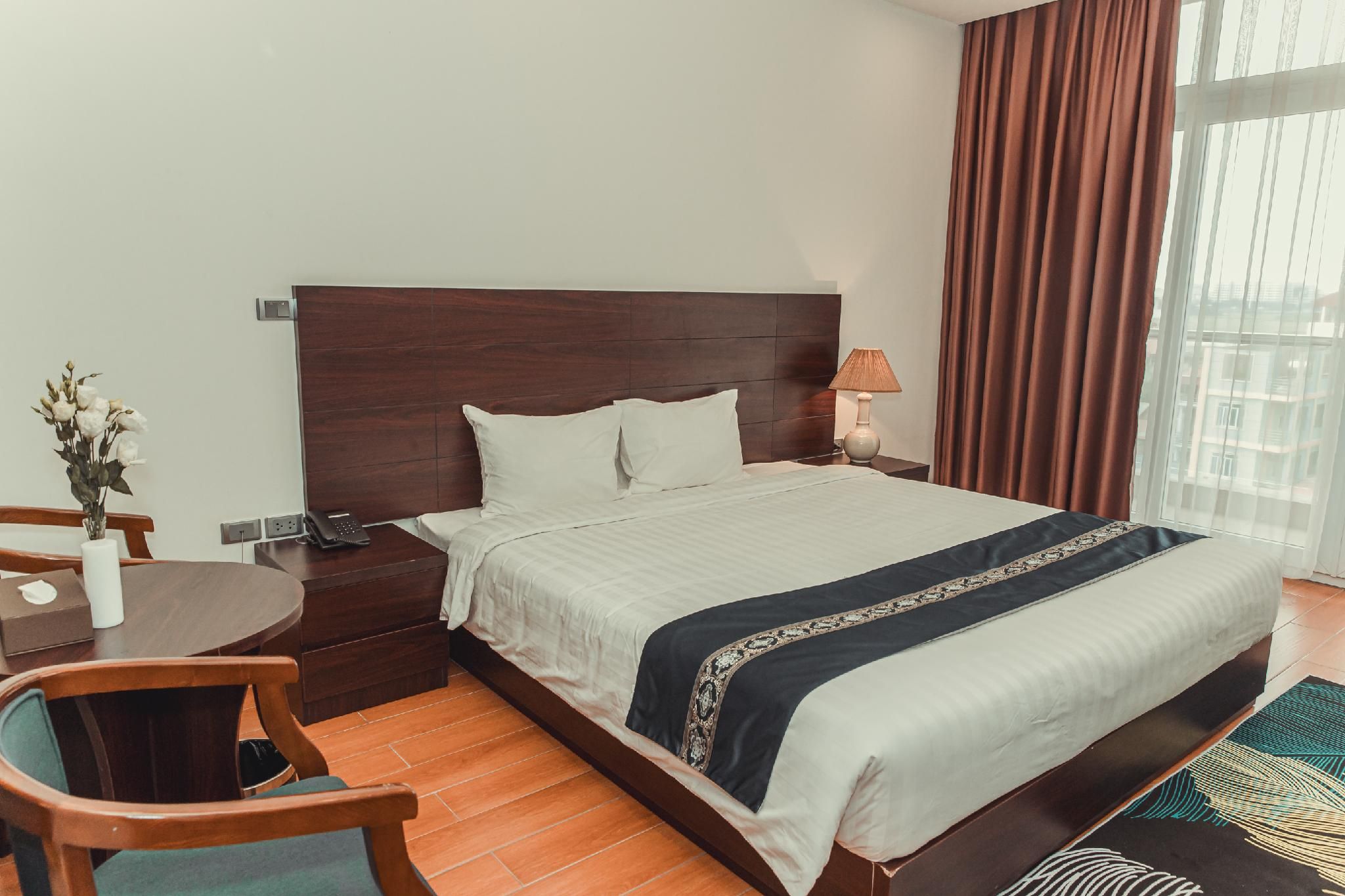 J&C HOTEL Deluxe King Room with Balcony