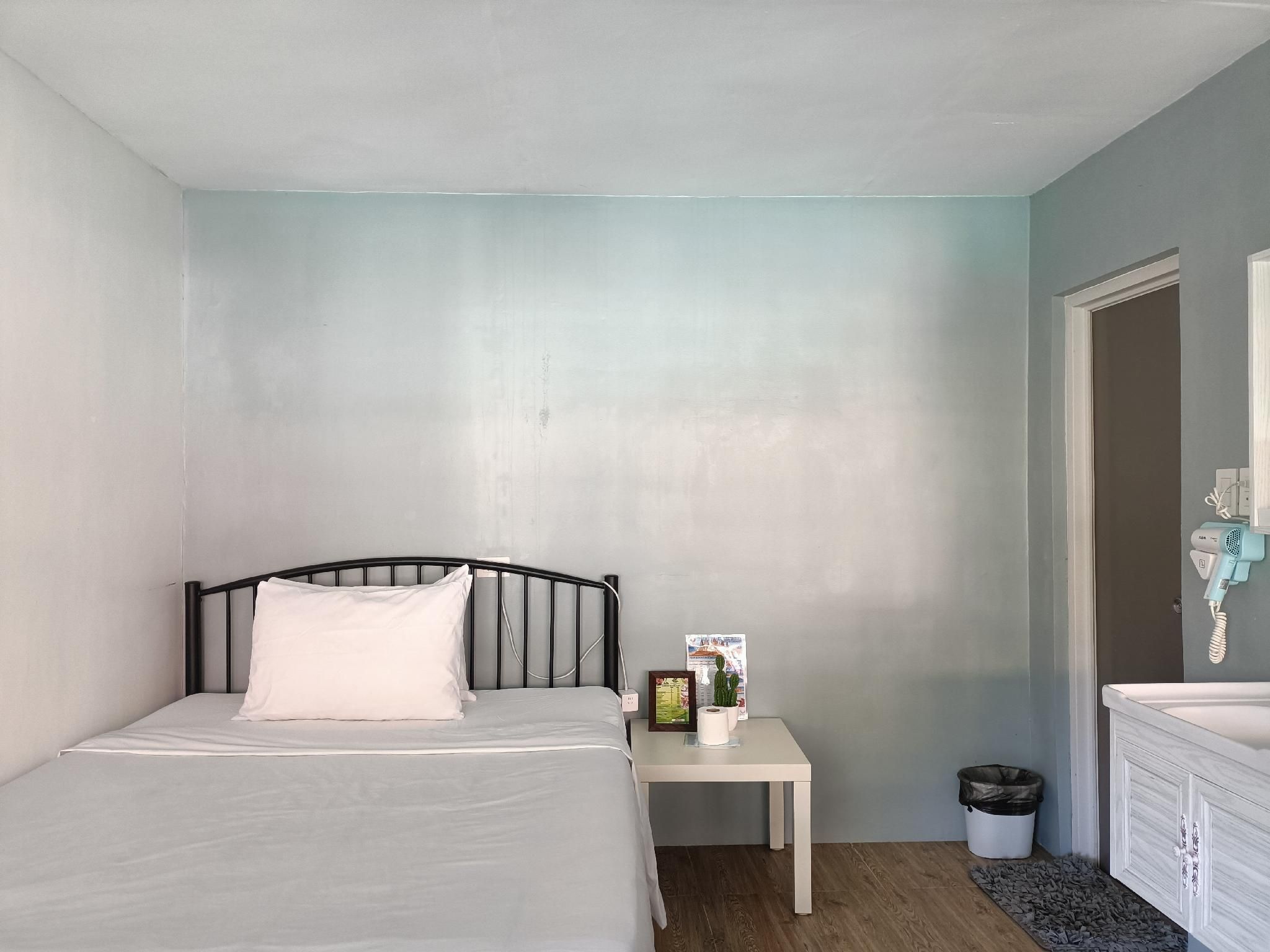 Standard - 1 Bed Queen Non-Smoking