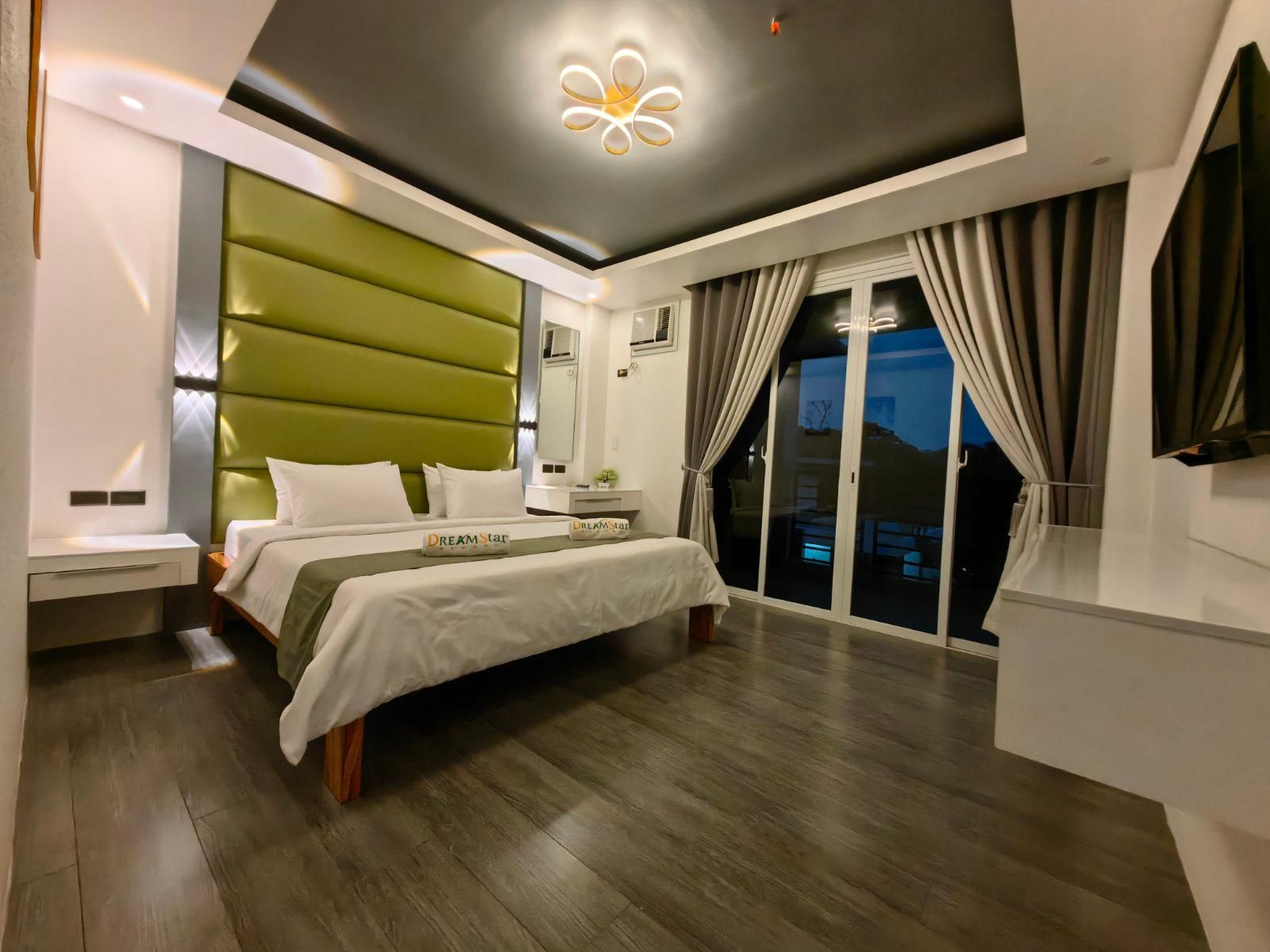 Deluxe King Room