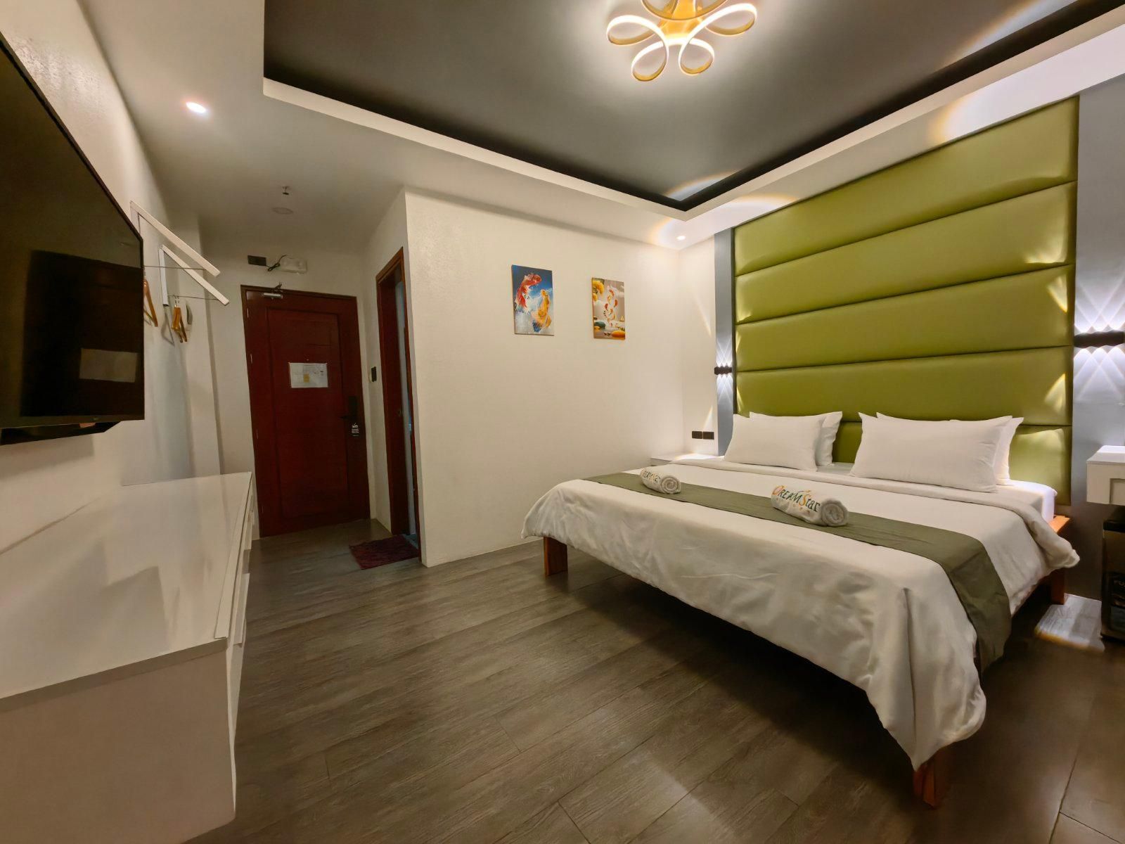 Deluxe King Room
