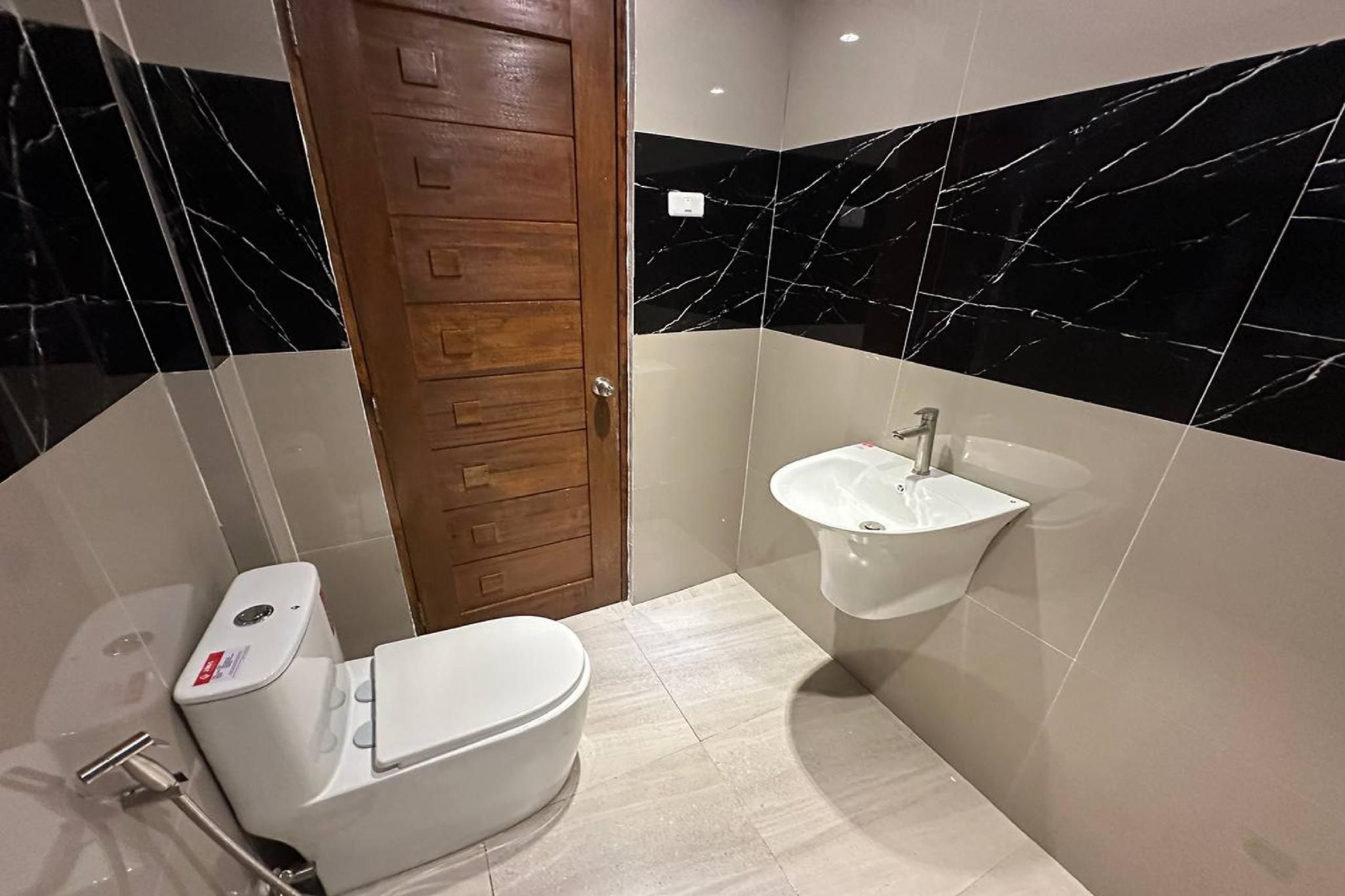 White-Beach Hideaway Resort Puerto Galera Quadruple Room 3