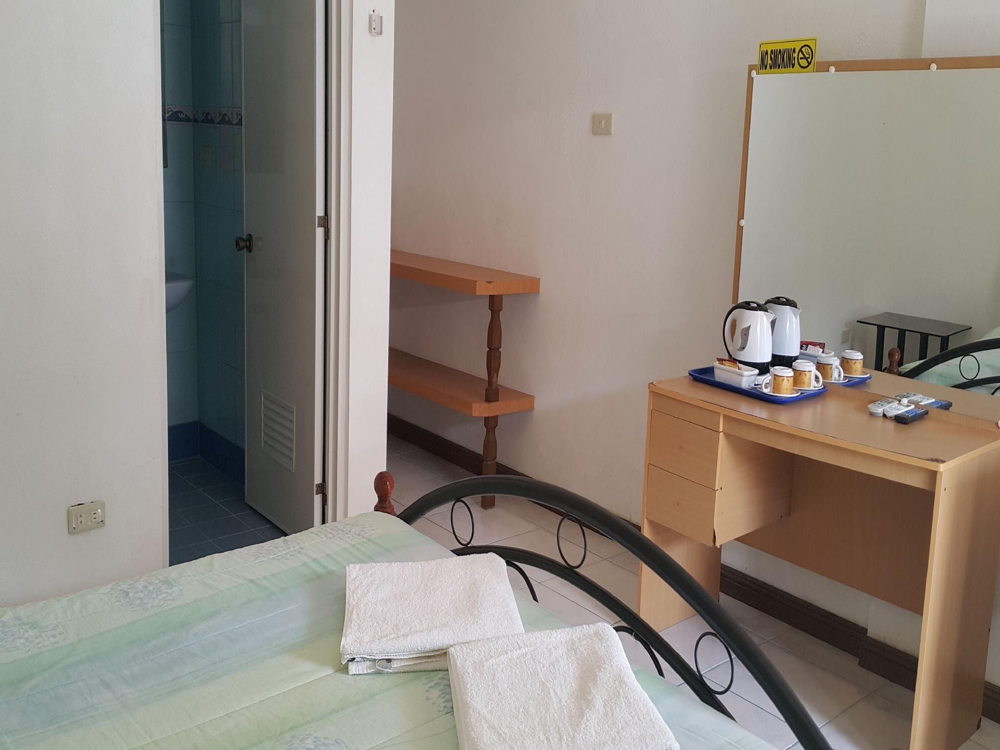 La Laguna Beach Club & Dive Center Deluxe with 1 Double Bed 3