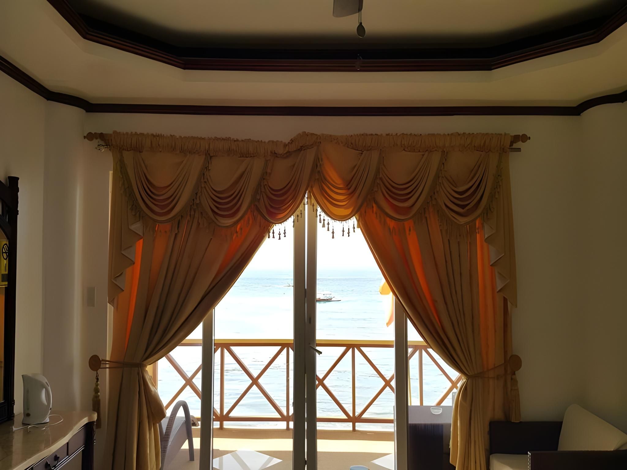 La Laguna Beach Club & Dive Center Suite Beach Front 3